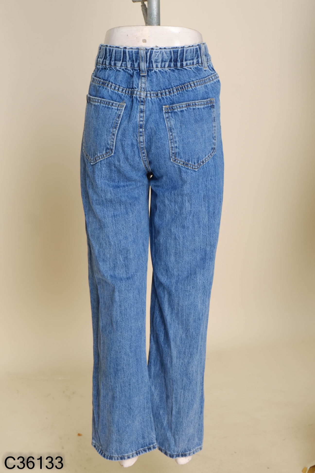 Quần jeans xanh trơn