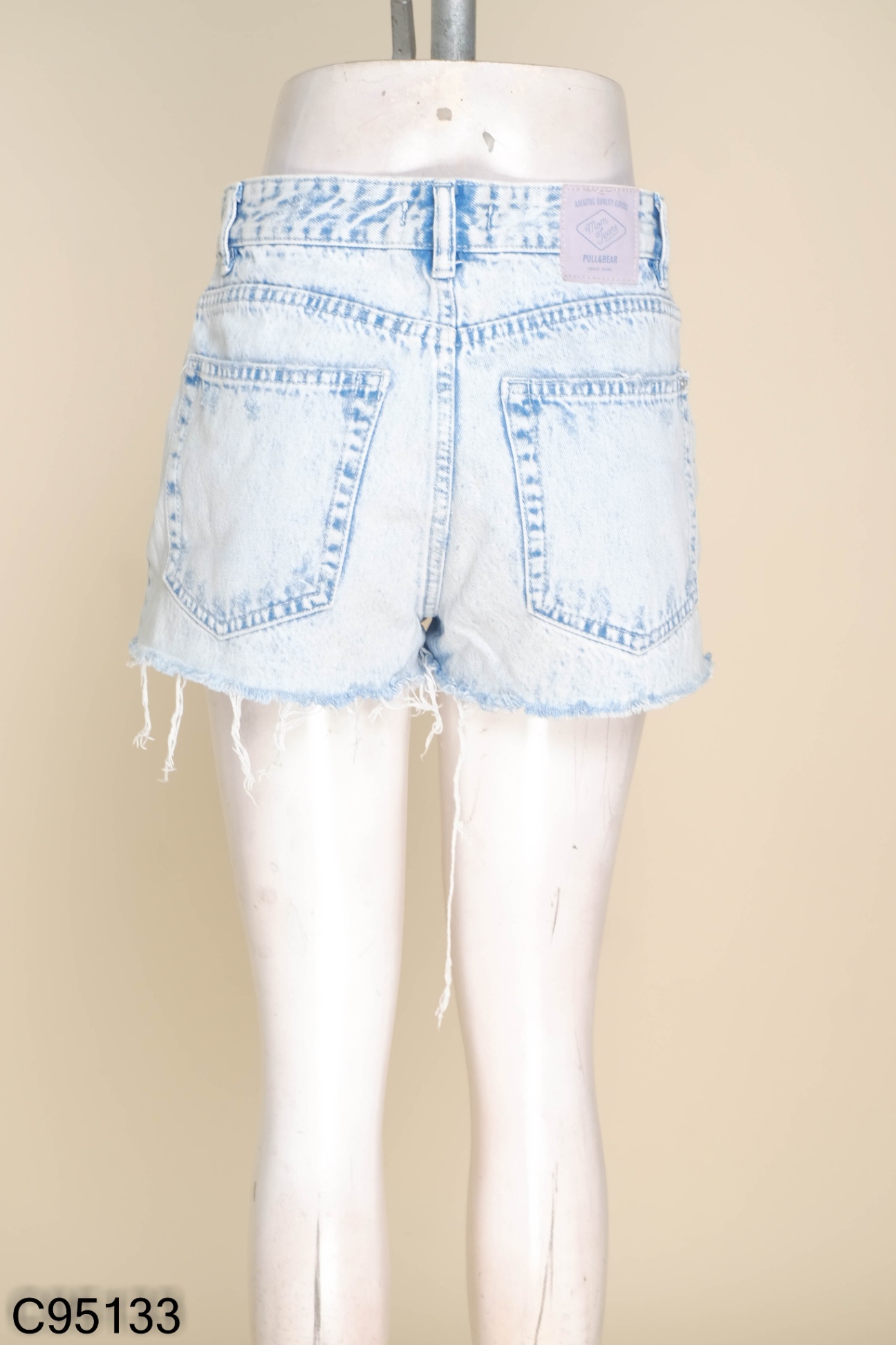 Quần short PULL BEAR xanh tua rua