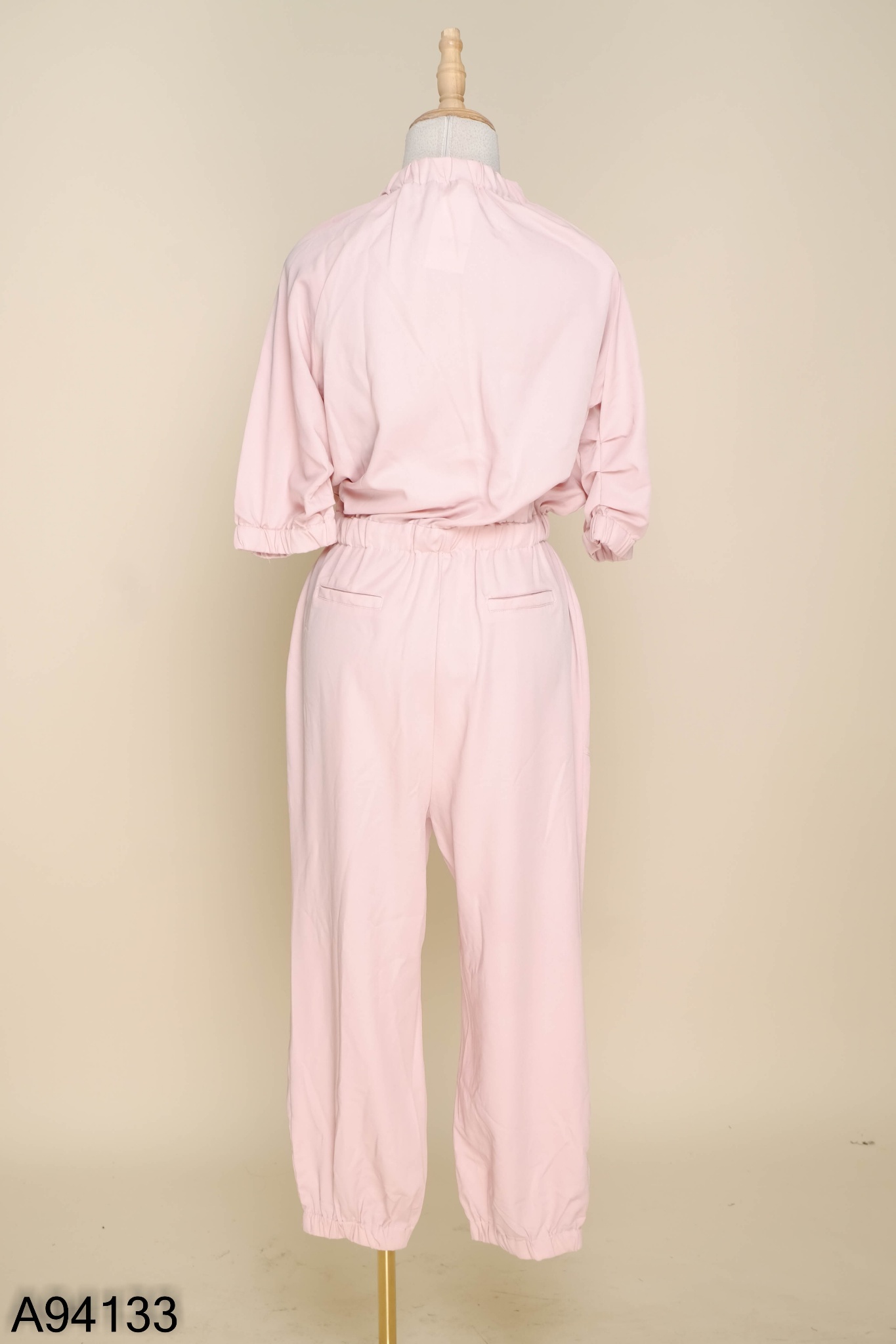 Jumpsuit hồng trơn phối túi