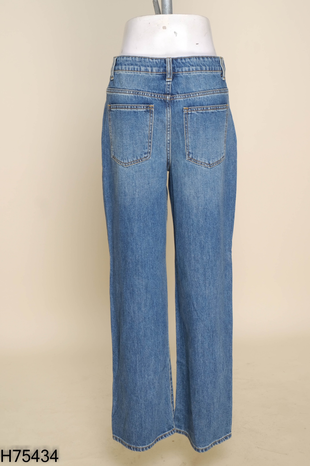 Quần jeans xanh trơn