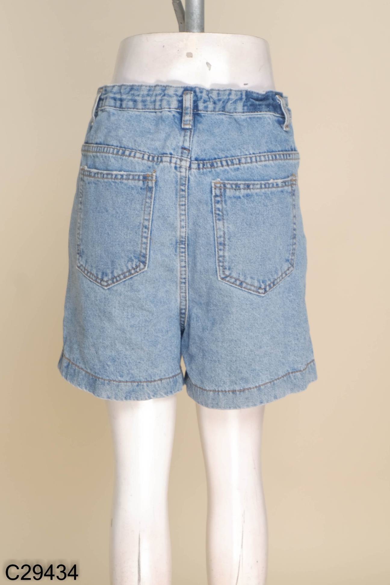 Quần shorts jeans xanh 5 cúc