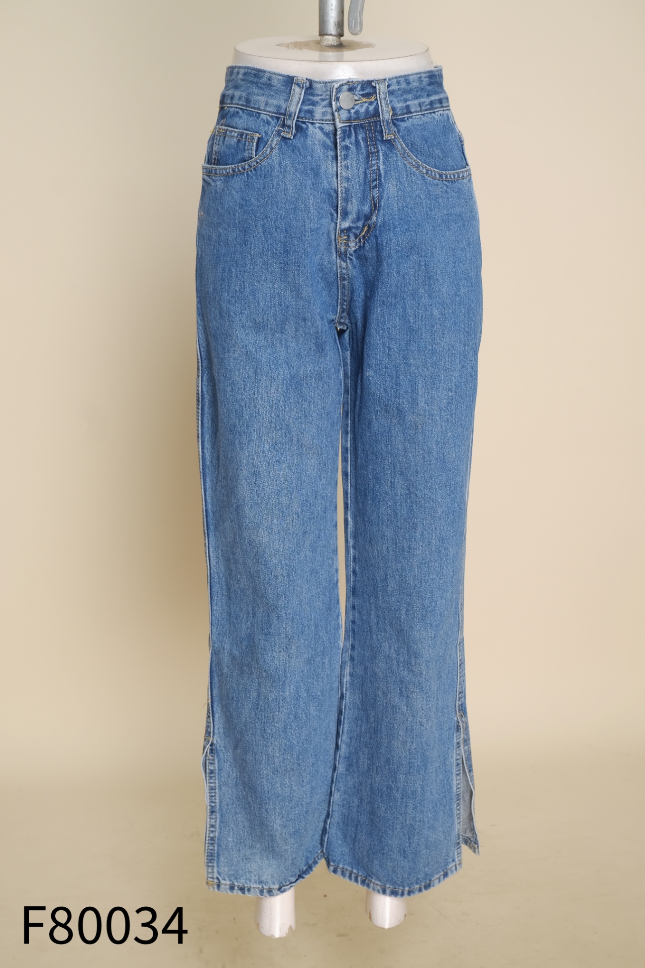 Quần jeans xanh trơn