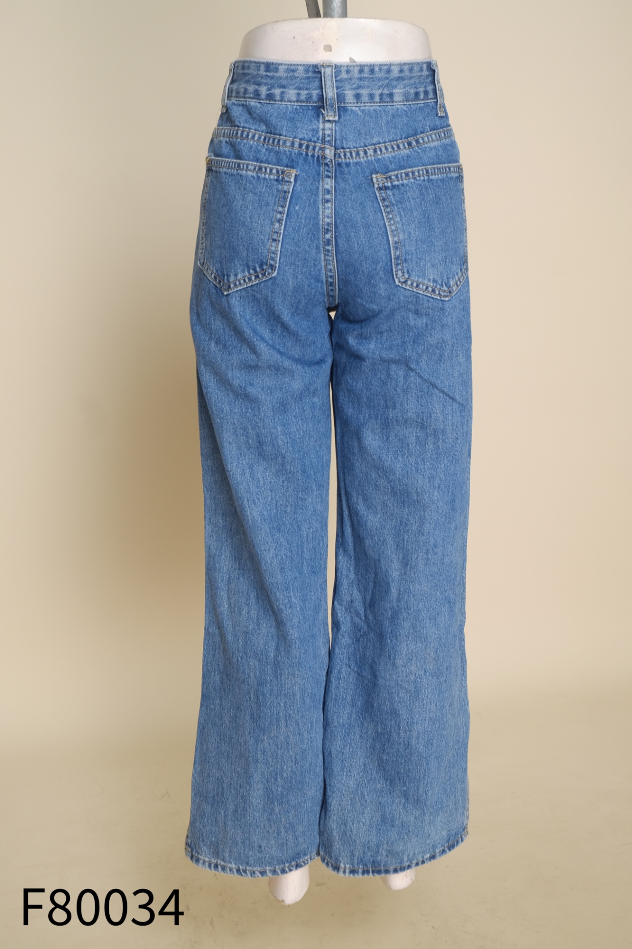 Quần jeans xanh trơn