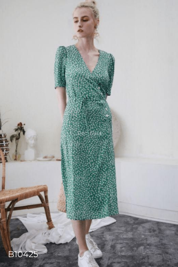 Váy xanh họa tiết hoa trắng