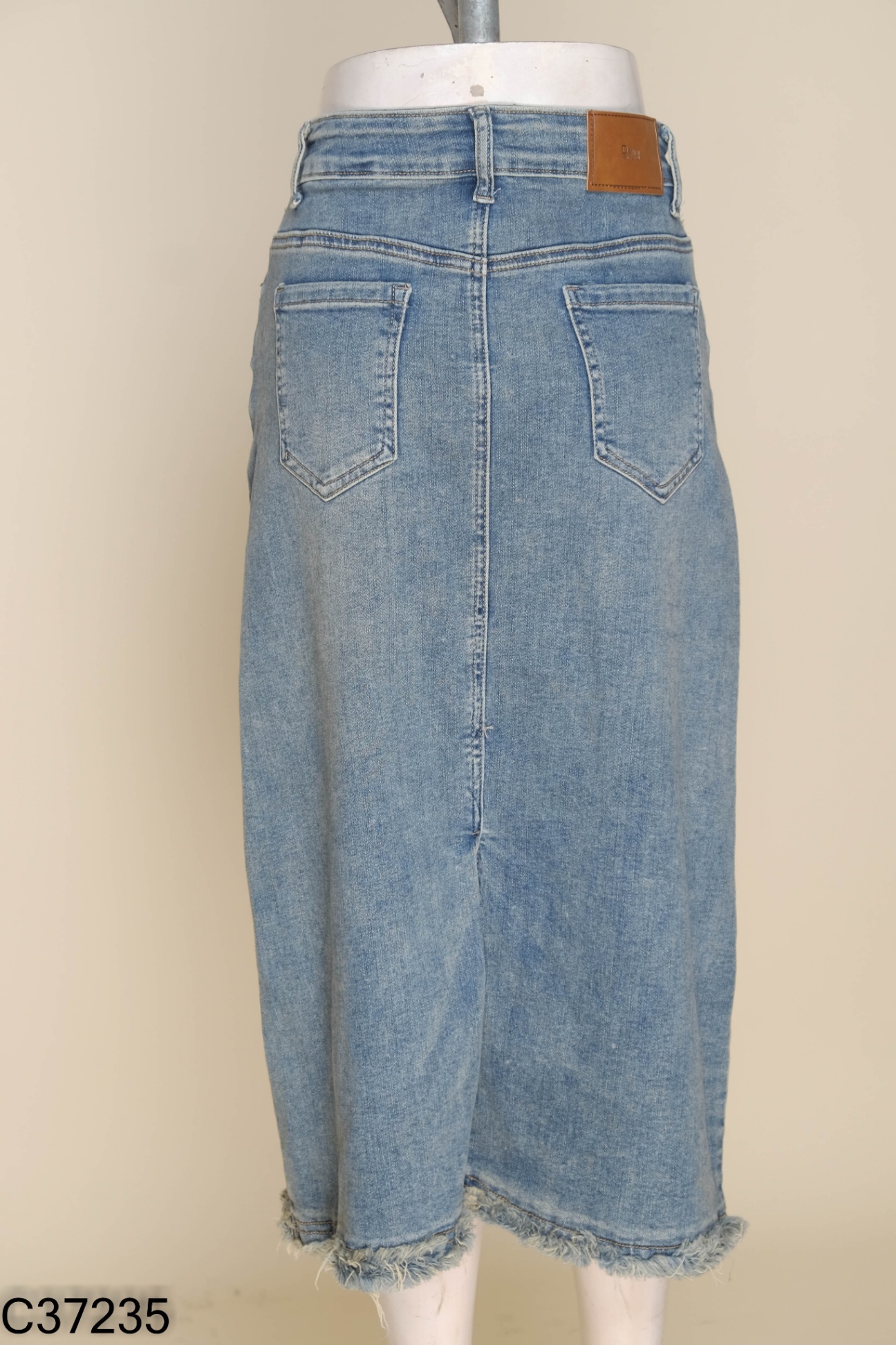 Chân váy jeans xanh tua rua