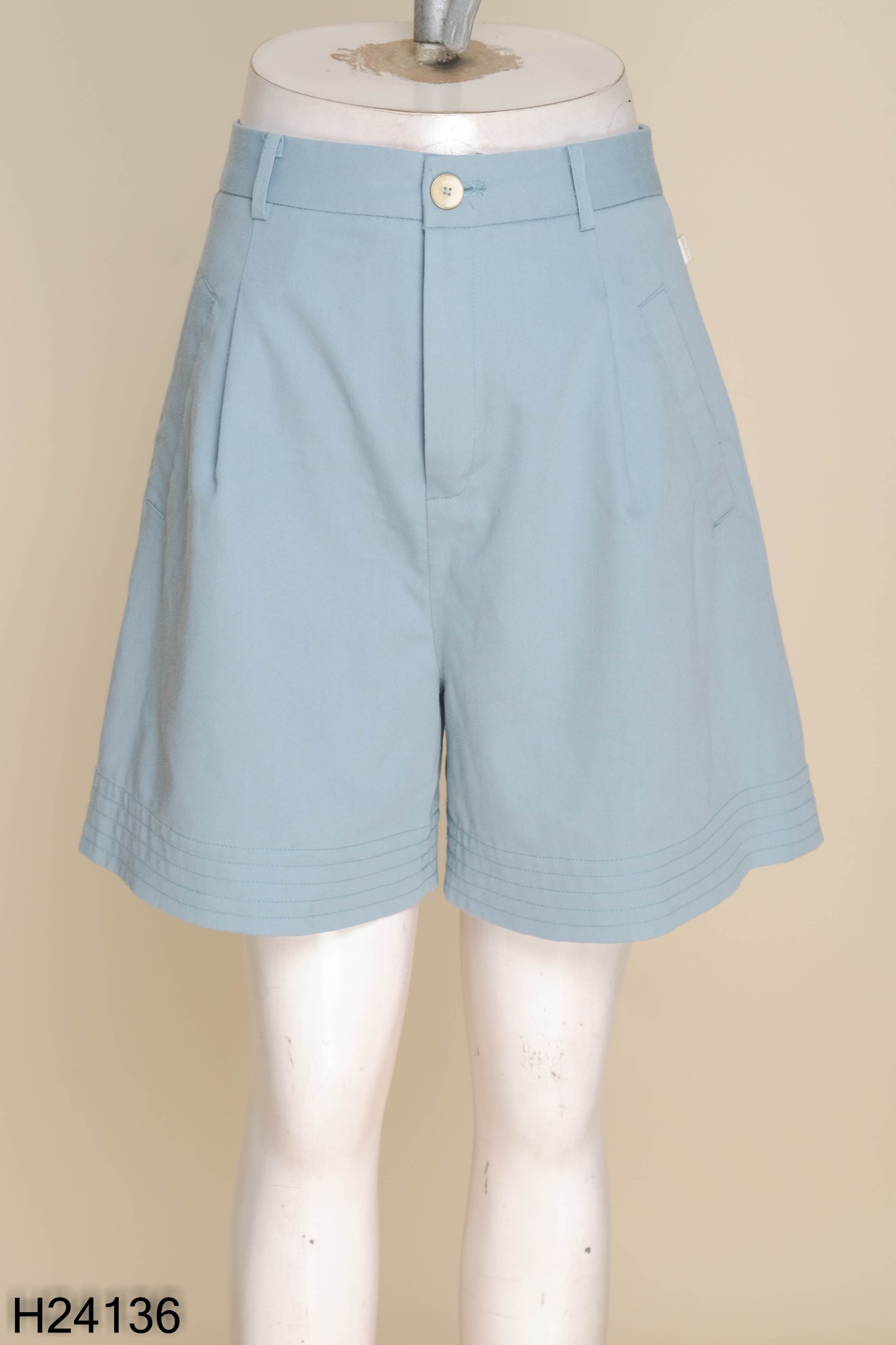 Quần shorts MÉO vải xanh