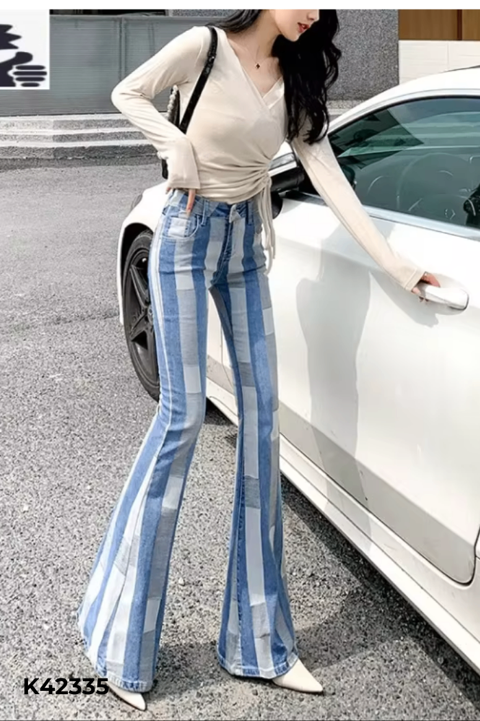 Quần jeans xanh phối trắng đen ô