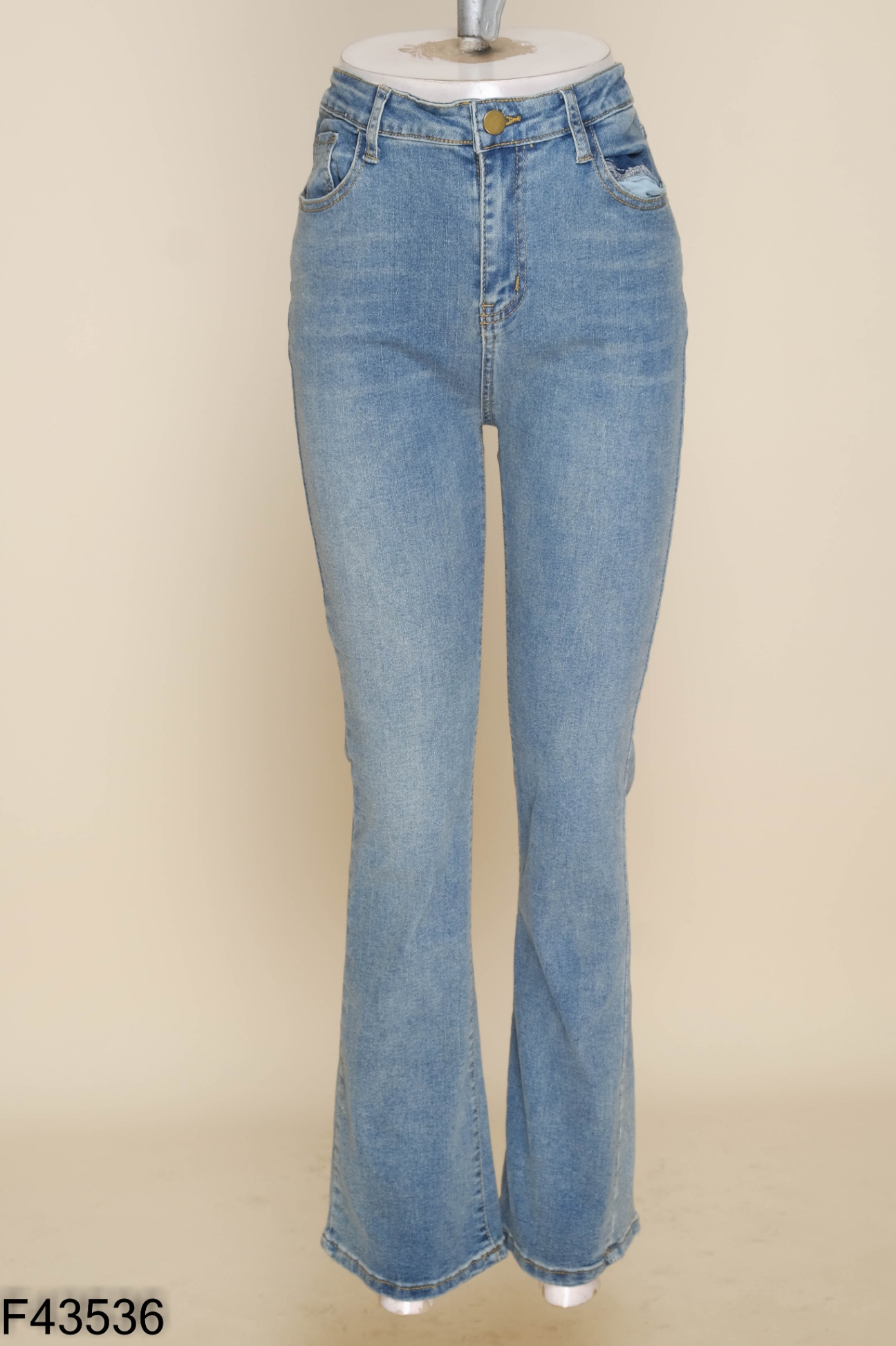 Quần jeans xanh trơn