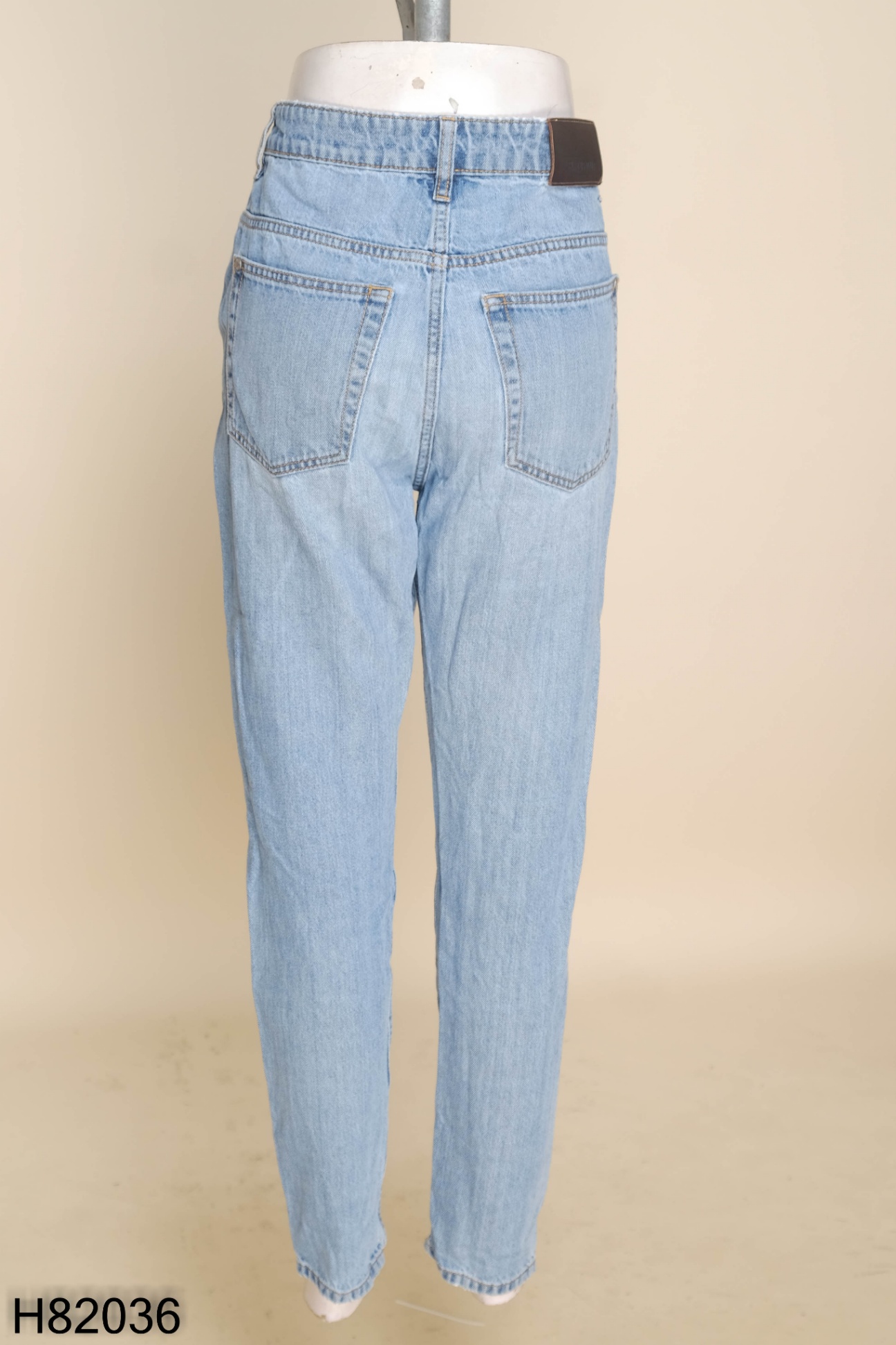 Quần jeans xanh trơn