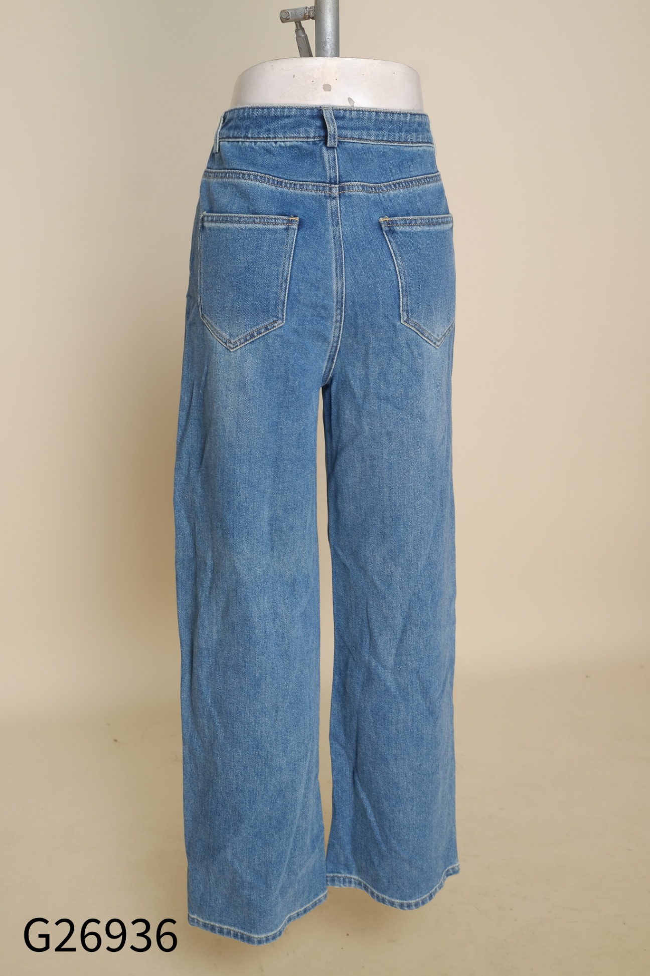 Quần jeans xanh đậm