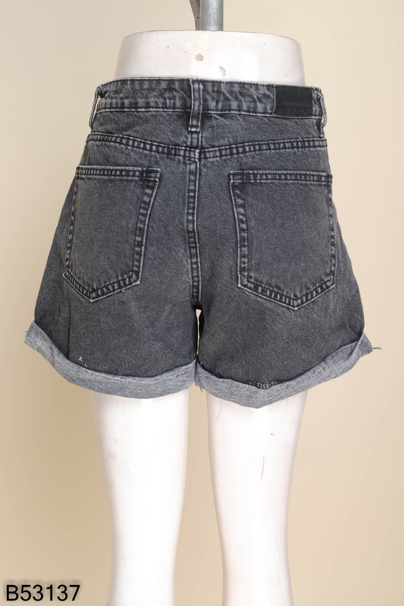 Quần shorts jeans ZARA xám