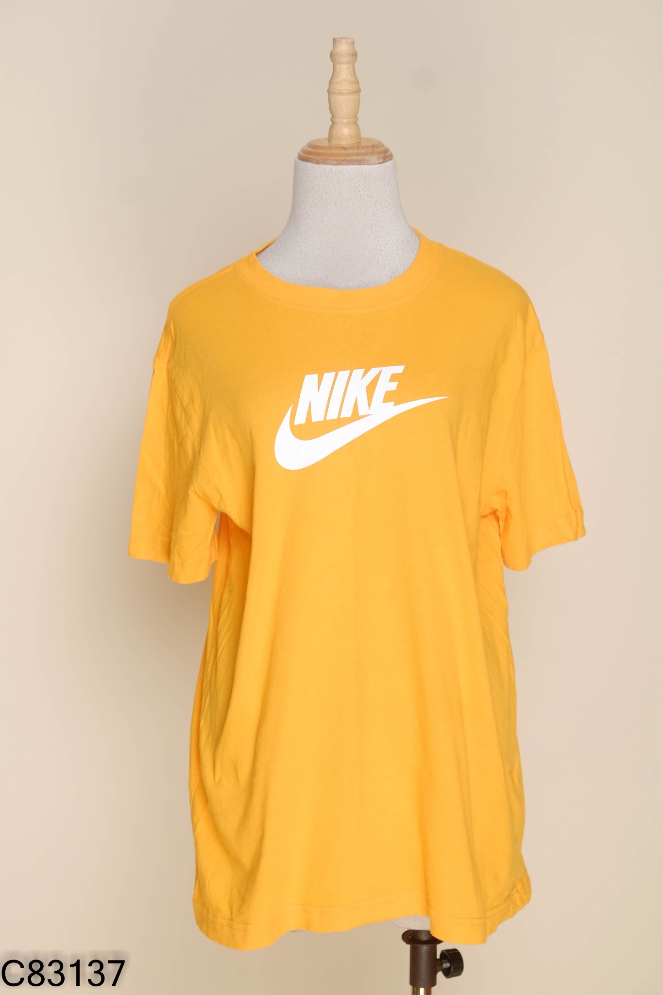 Áo cam NIKE in chữ trắng