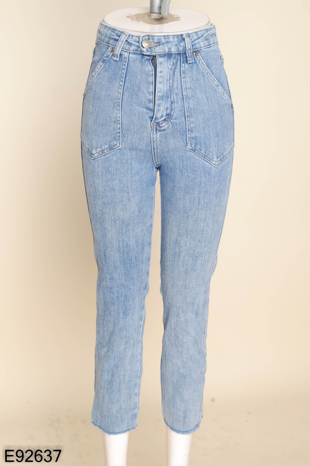 Quần jeans xanh trơn