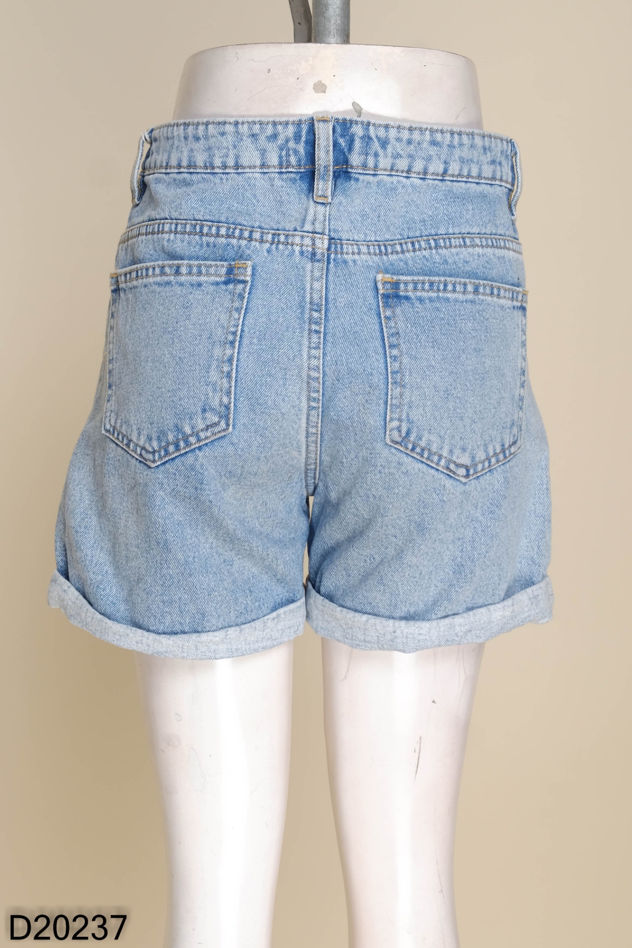 Quần shorts jeans xanh nhạt