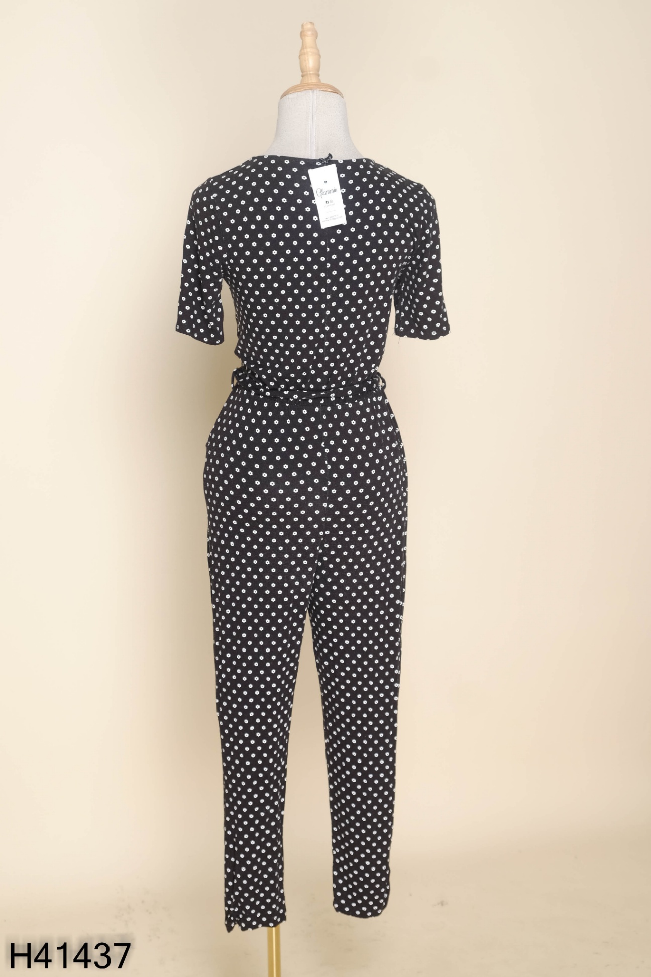 Jumpsuit lanh đen hoa trắng