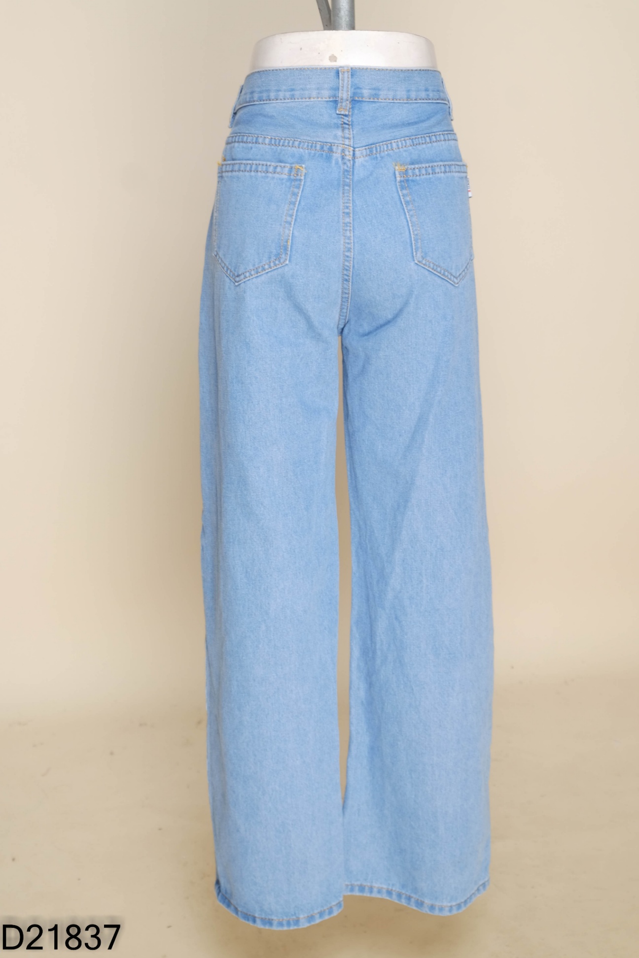 Quần jeans xanh ống rộng