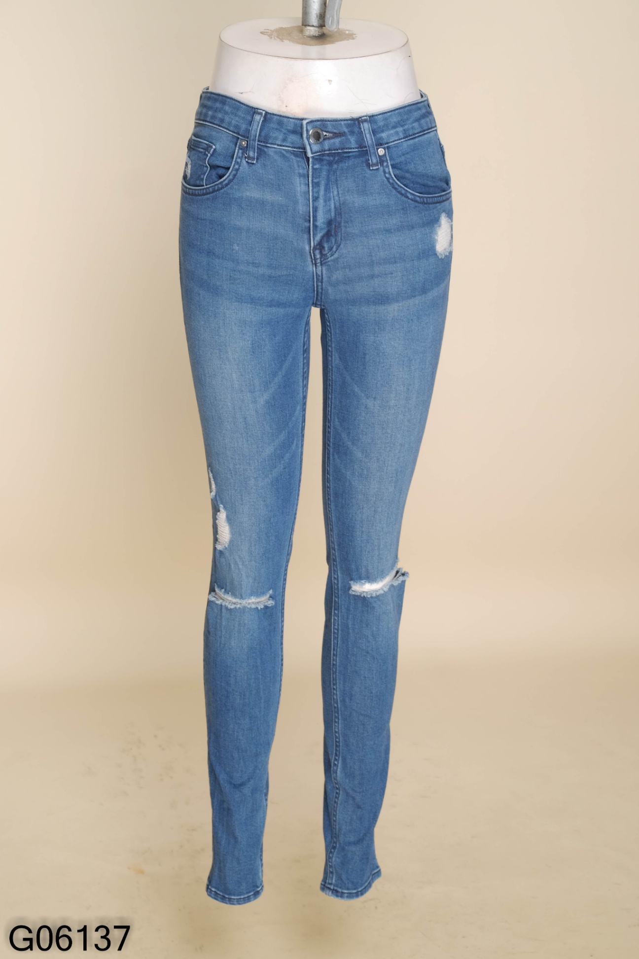 Quần jeans HM xanh rách