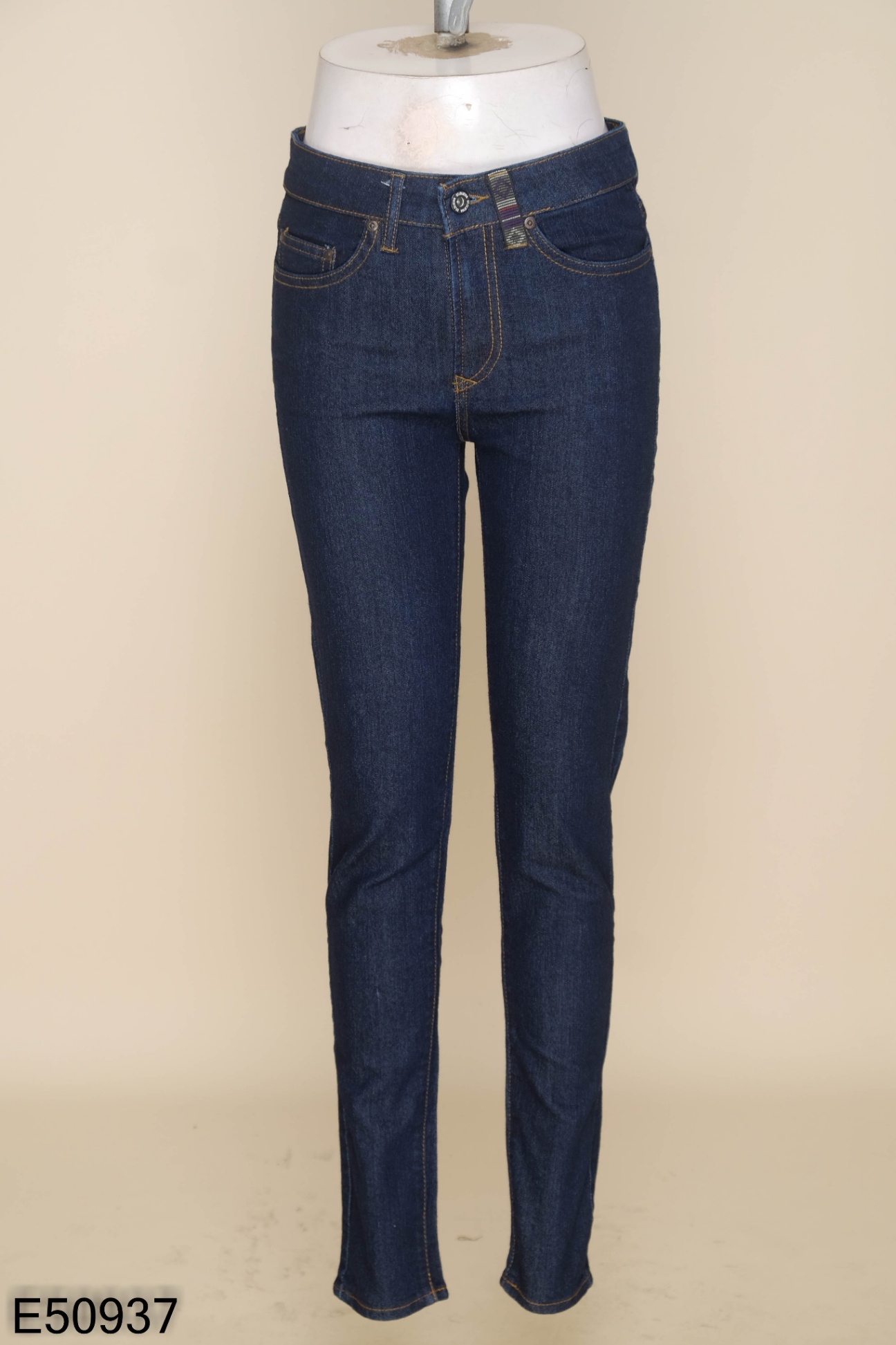 Quần jeans xanh đậm