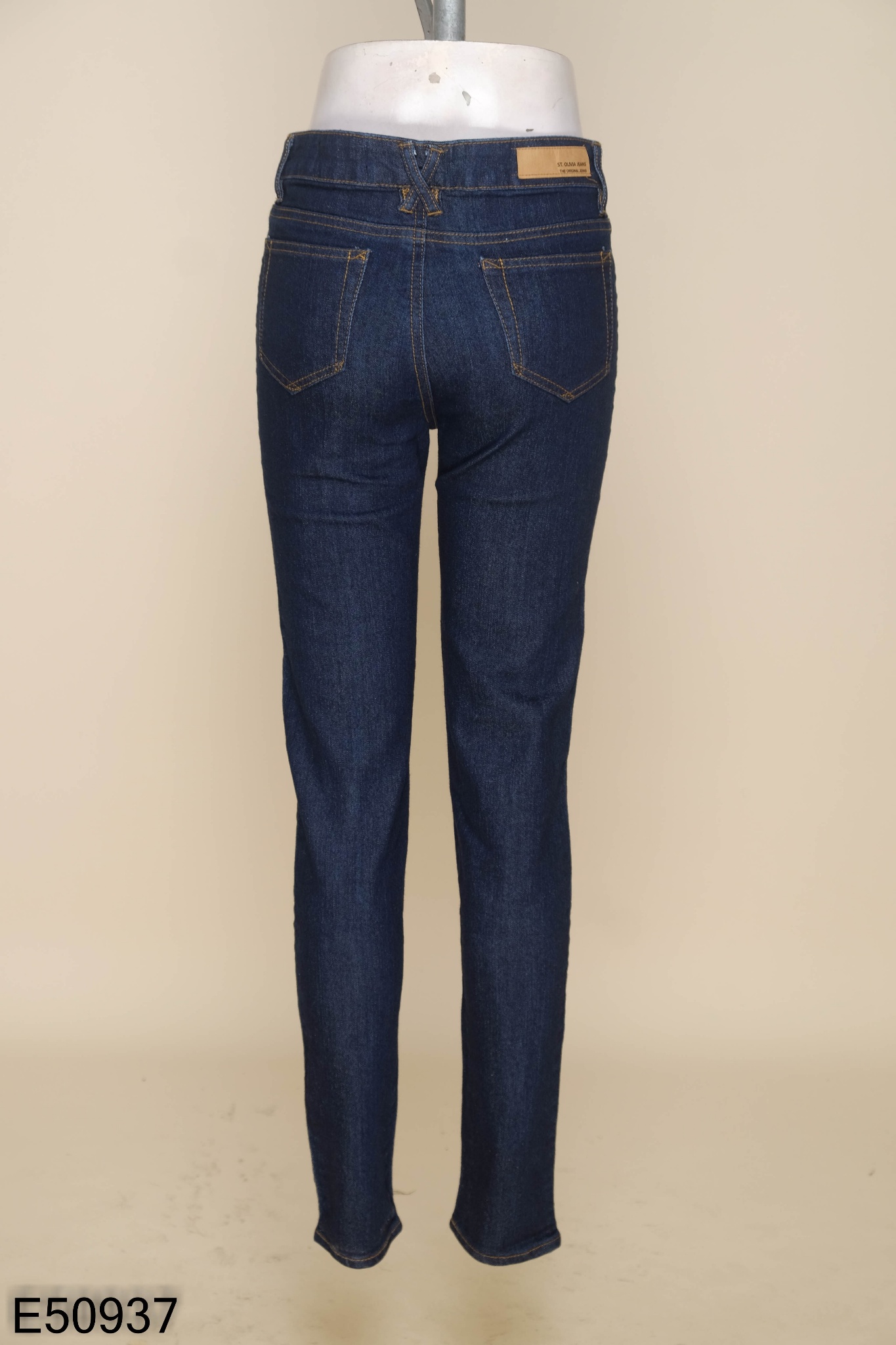 Quần jeans xanh đậm