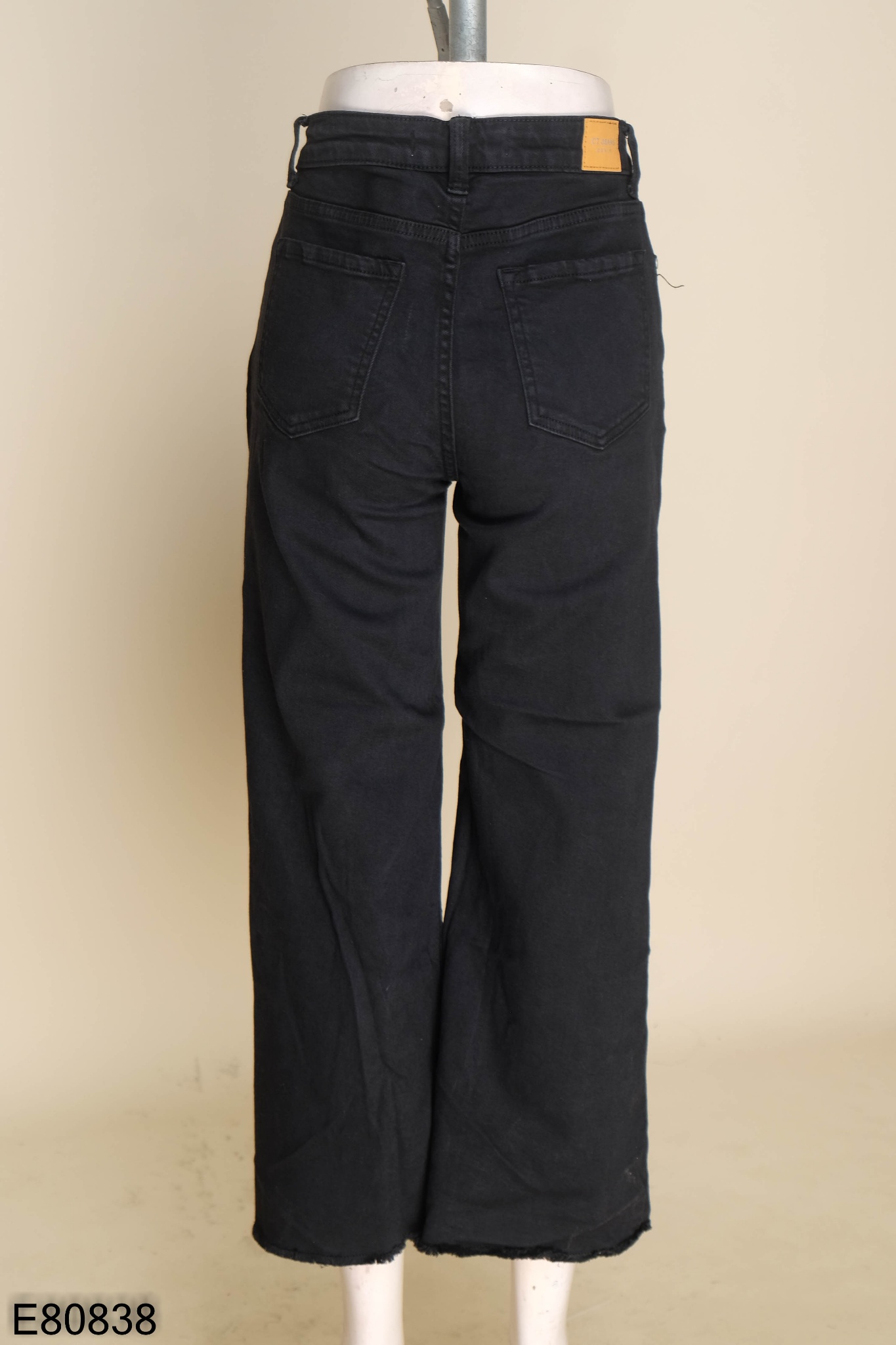 Quần jeans đen ống loe