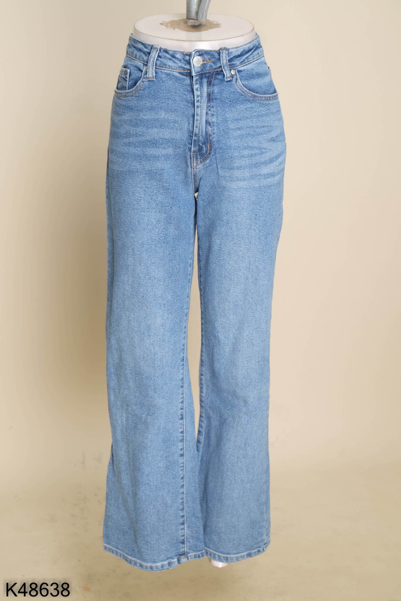 Quần jeans xanh trơn