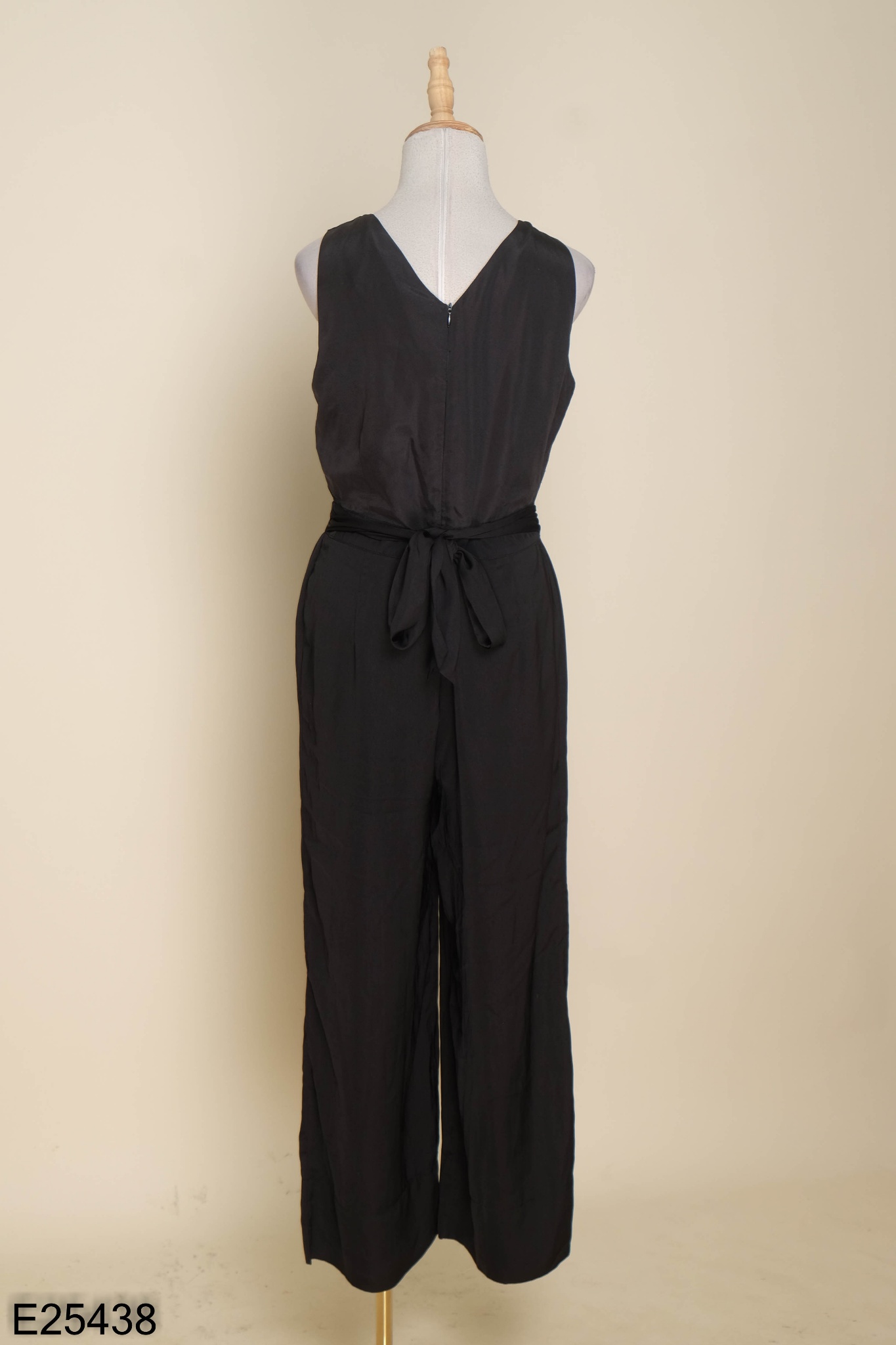 Jumpsuit sát nách đen trơn