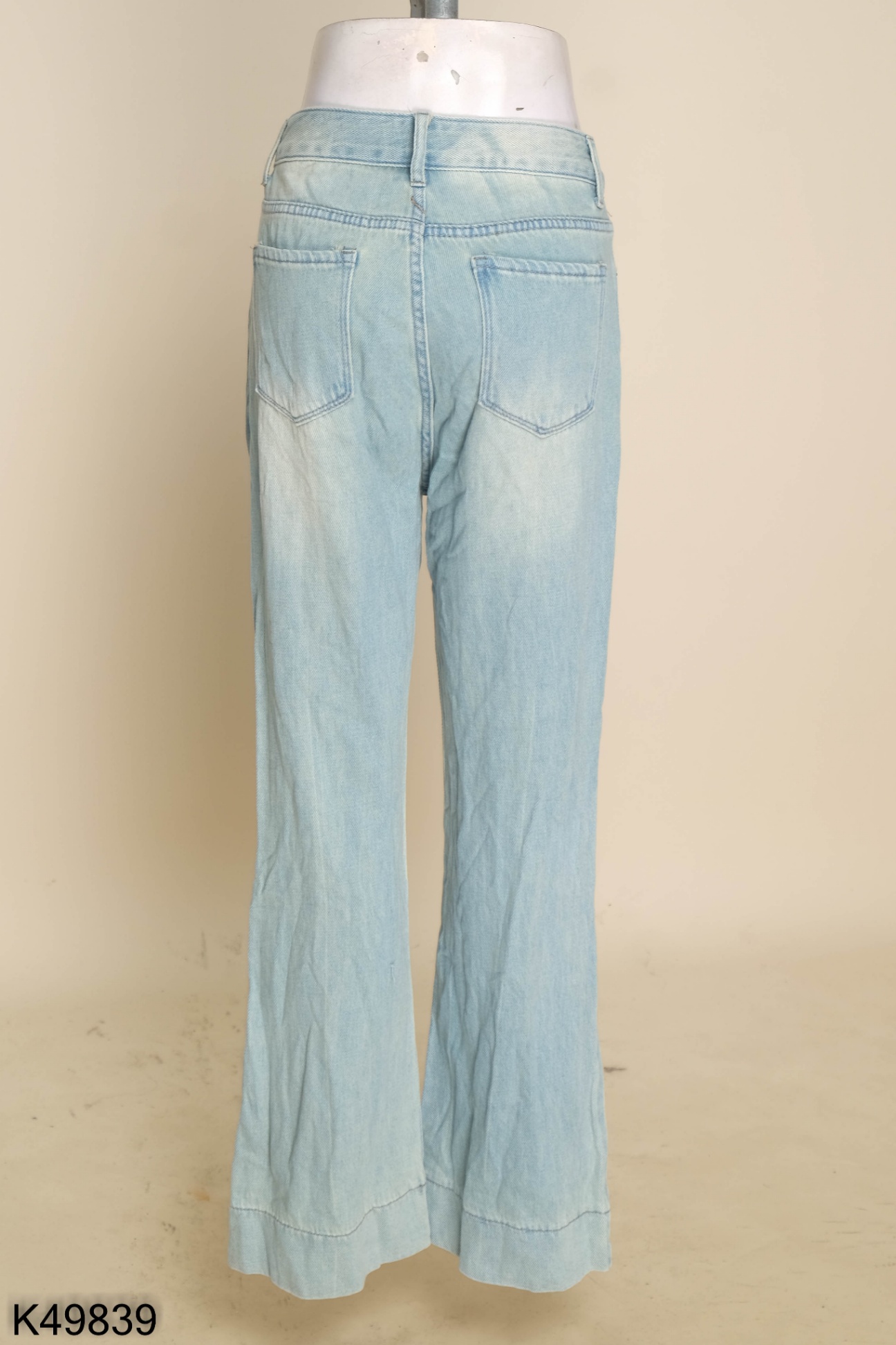 Quần jeans xanh nhạt loang