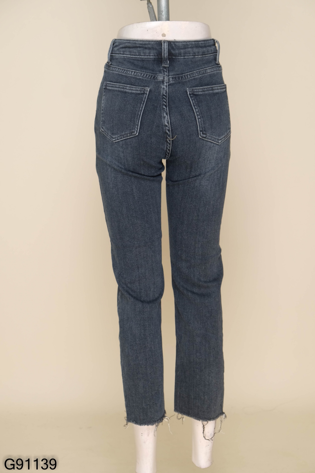 Quần jeans đen xám