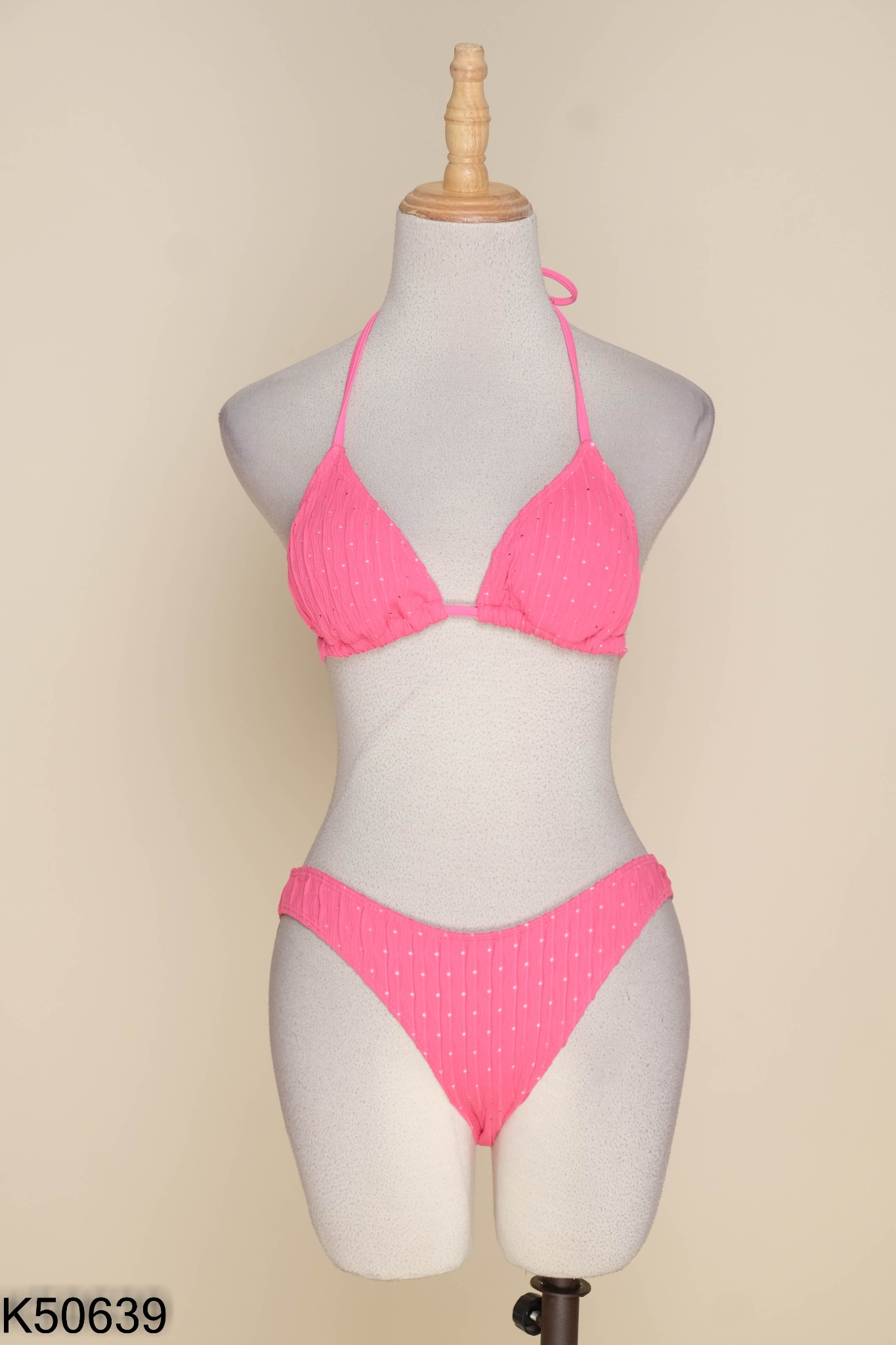 Set Bikini 2 mảnh hồng kèm khăn