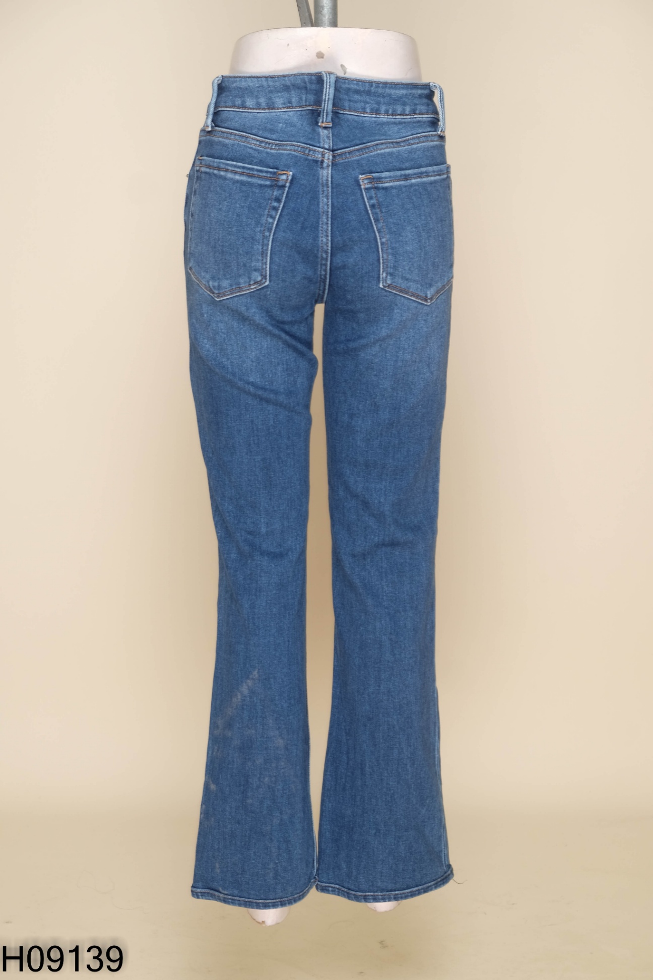 Quần jeans xanh trơn