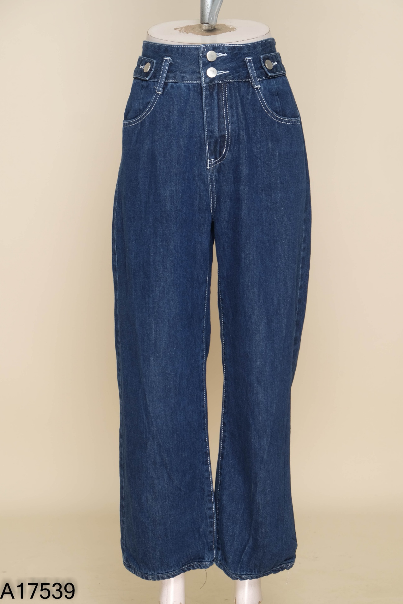 Quần jeans xanh 2 cúc