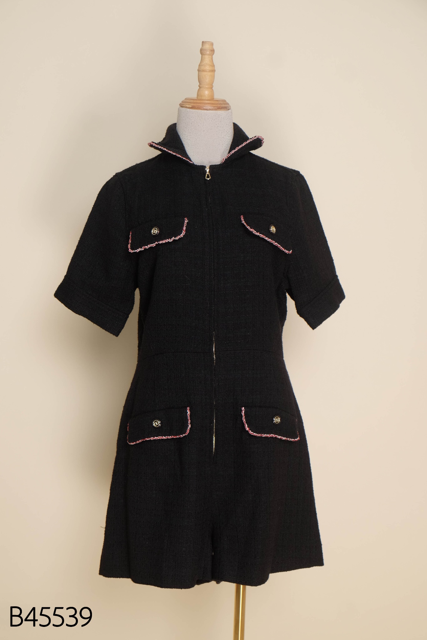 Jumpsuits dạ đen phối khóa