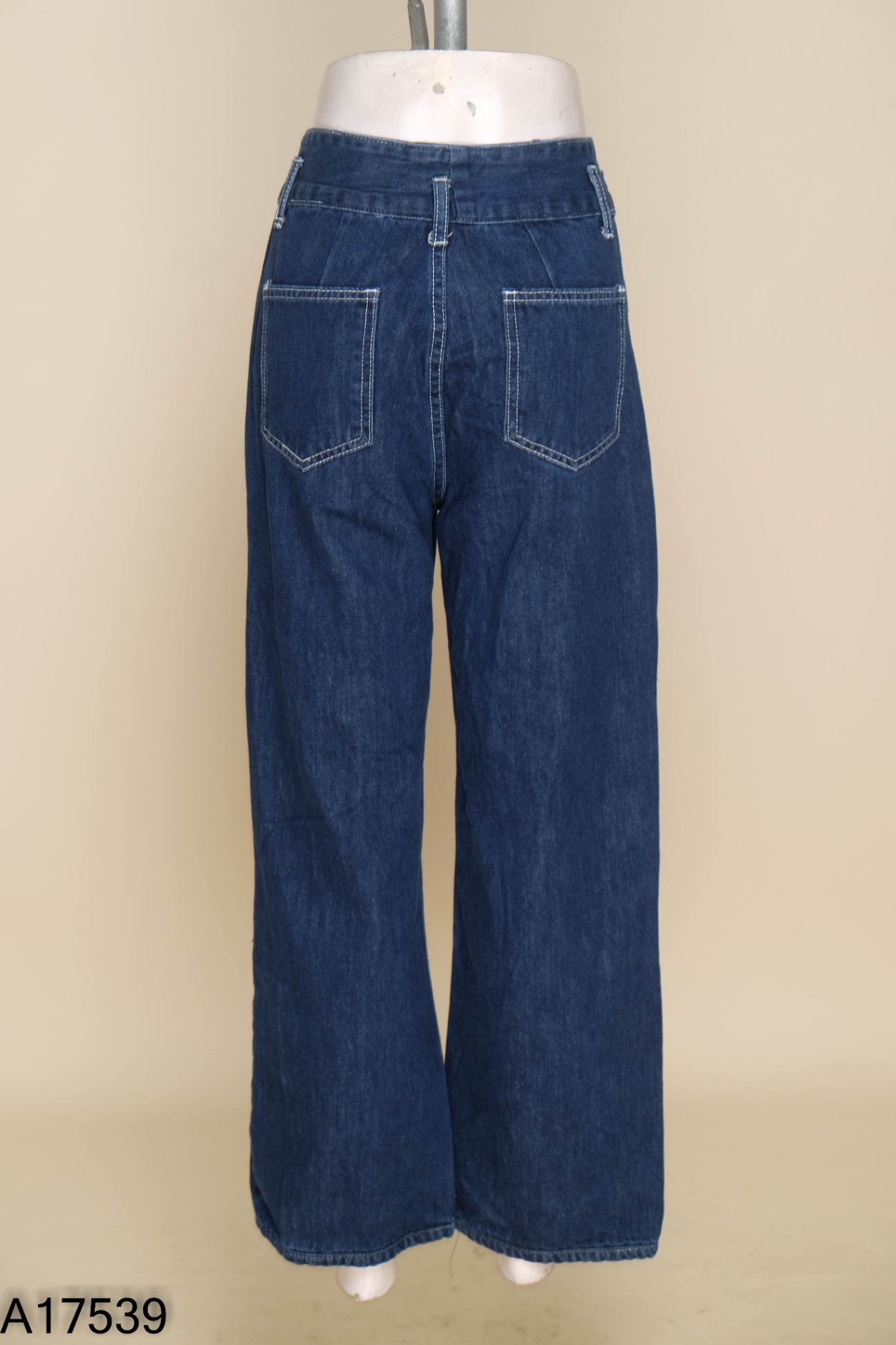 Quần jeans xanh 2 cúc