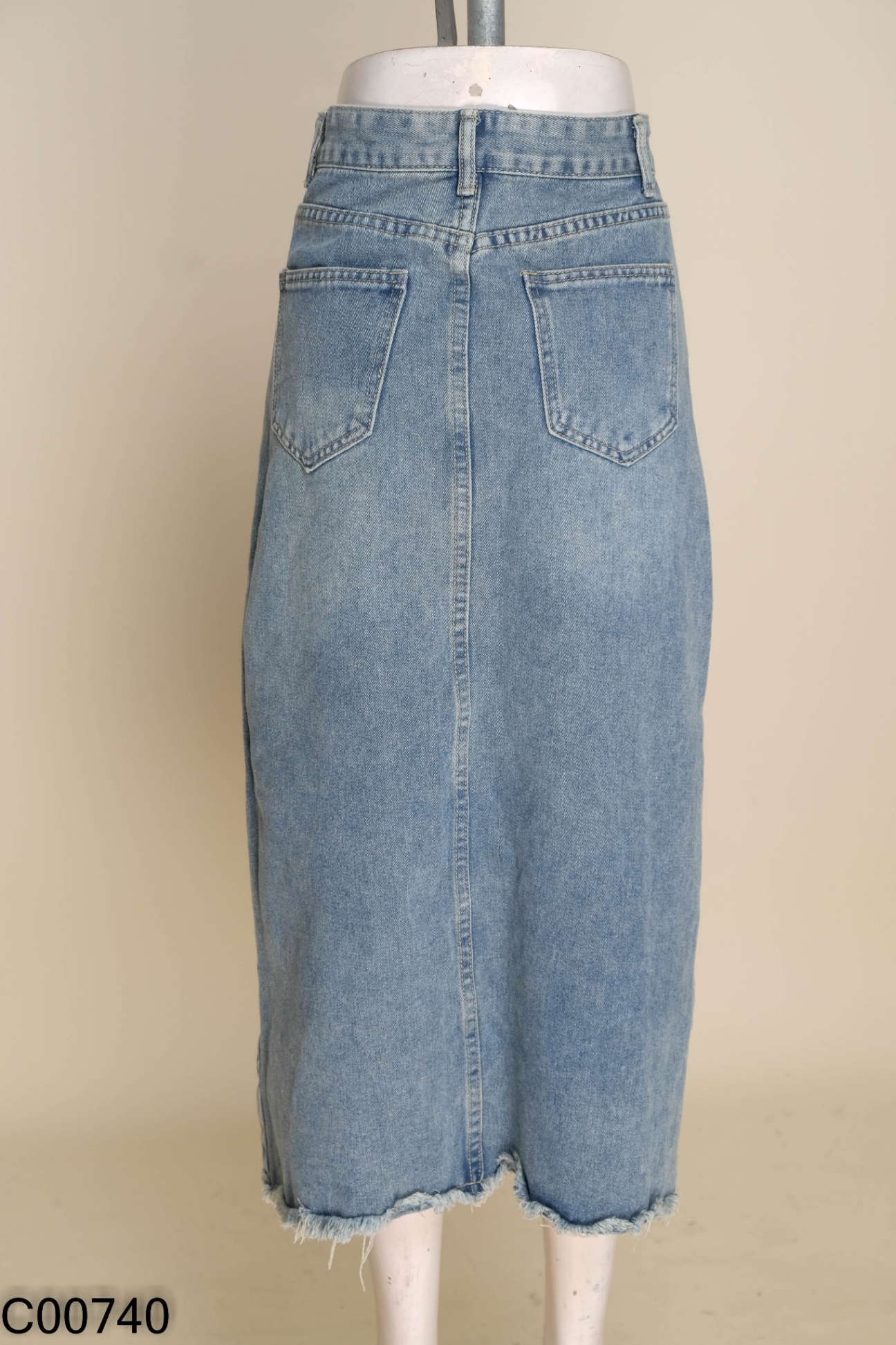 Chân váy jeans xanh tua rua