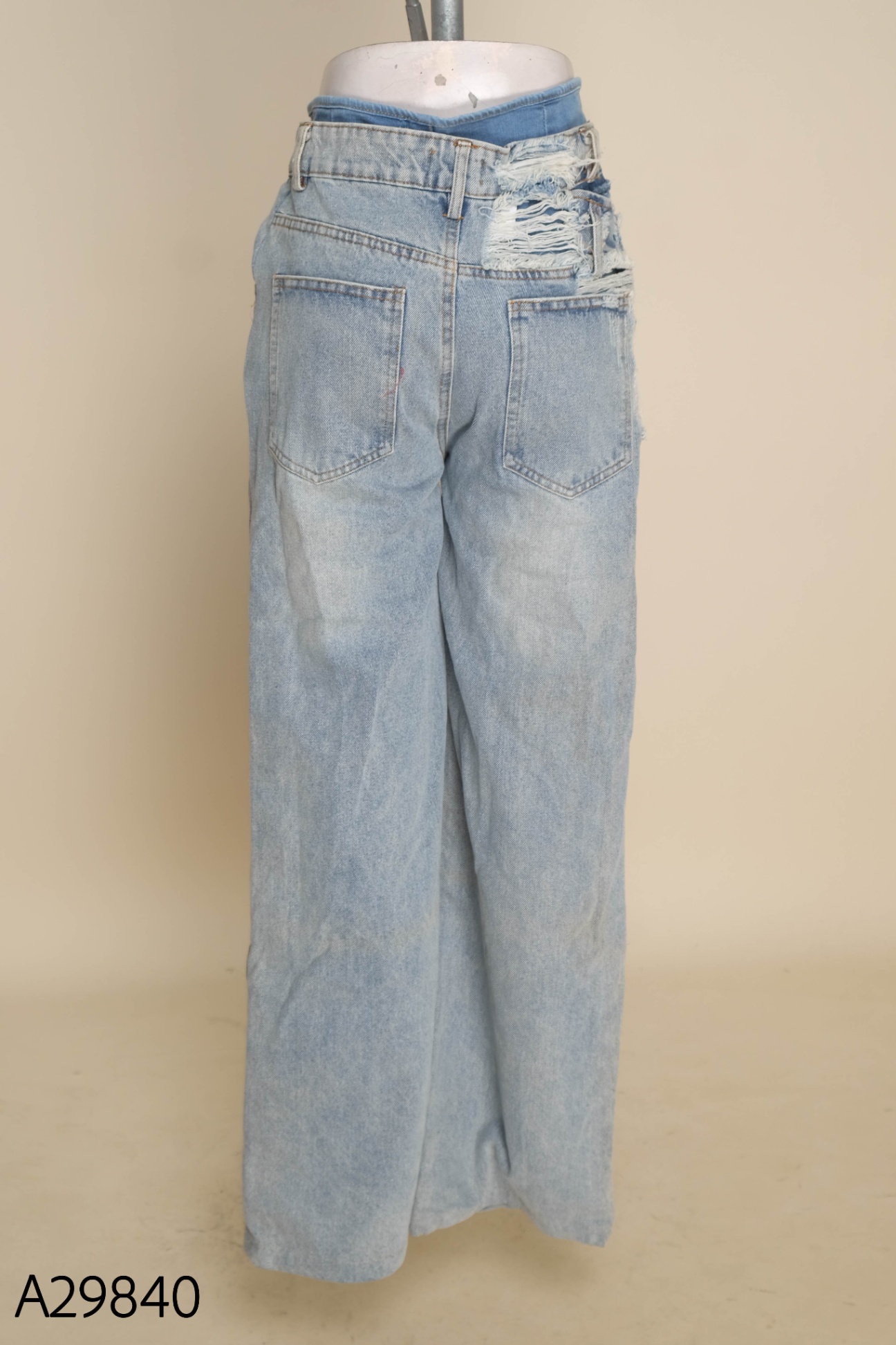 NEWTAG Quần jeans xanh rách