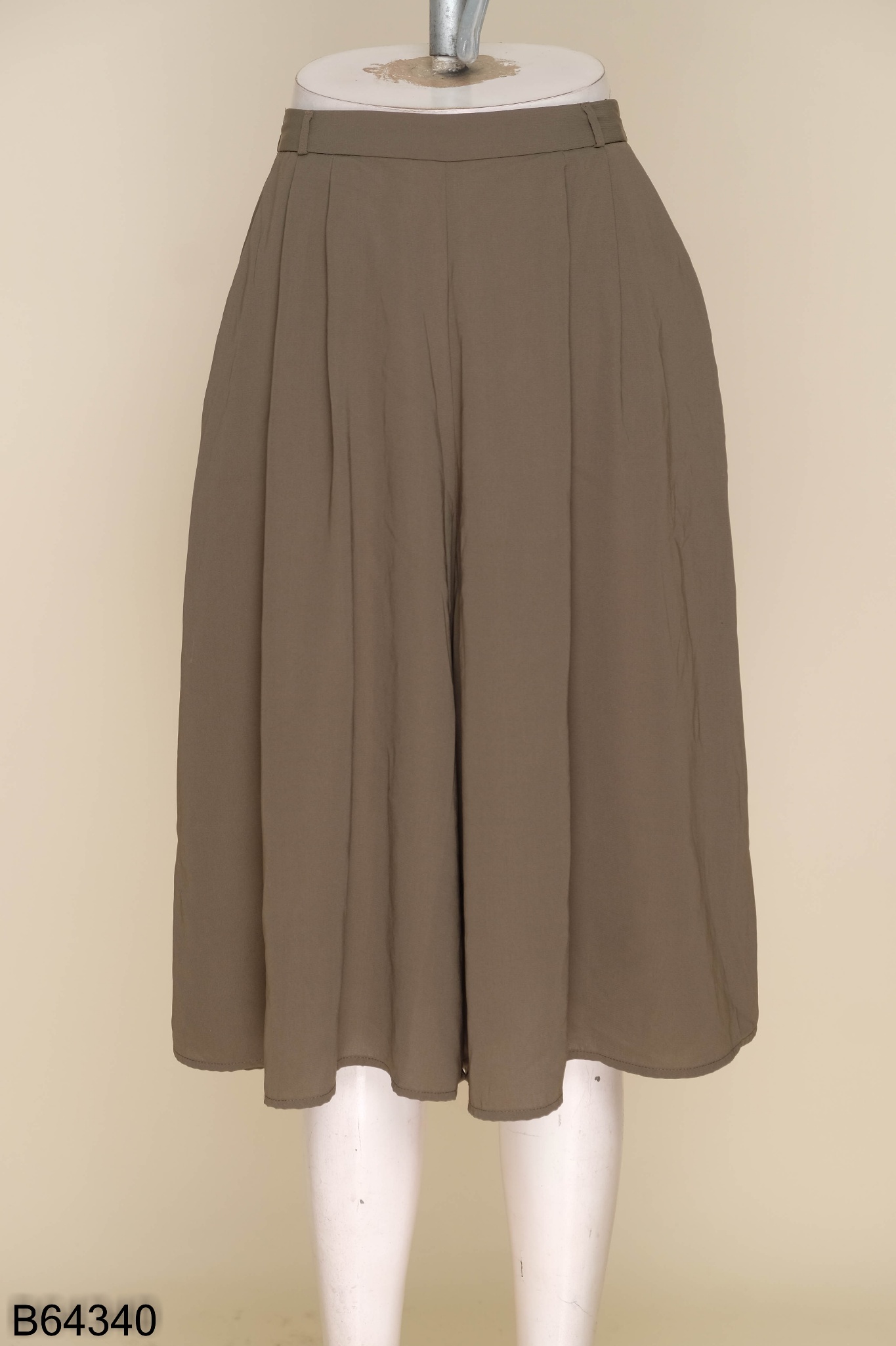 Quần culottes GU xanh rêu