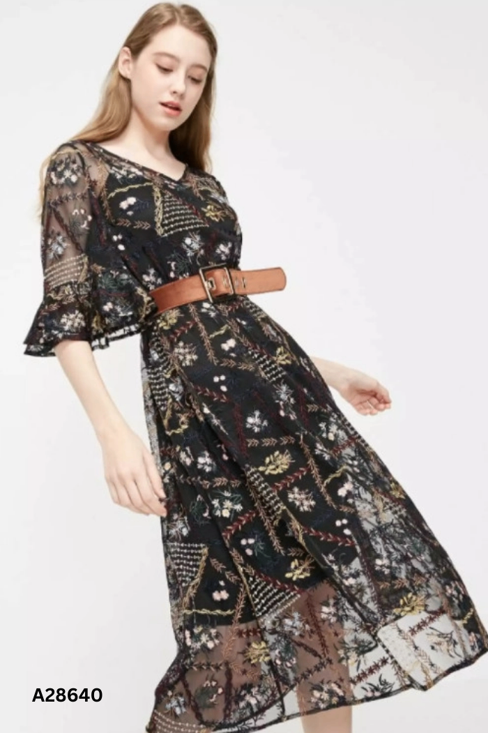 SET VERO MODA Váy lưới đen họa tiết hoa + váy lót