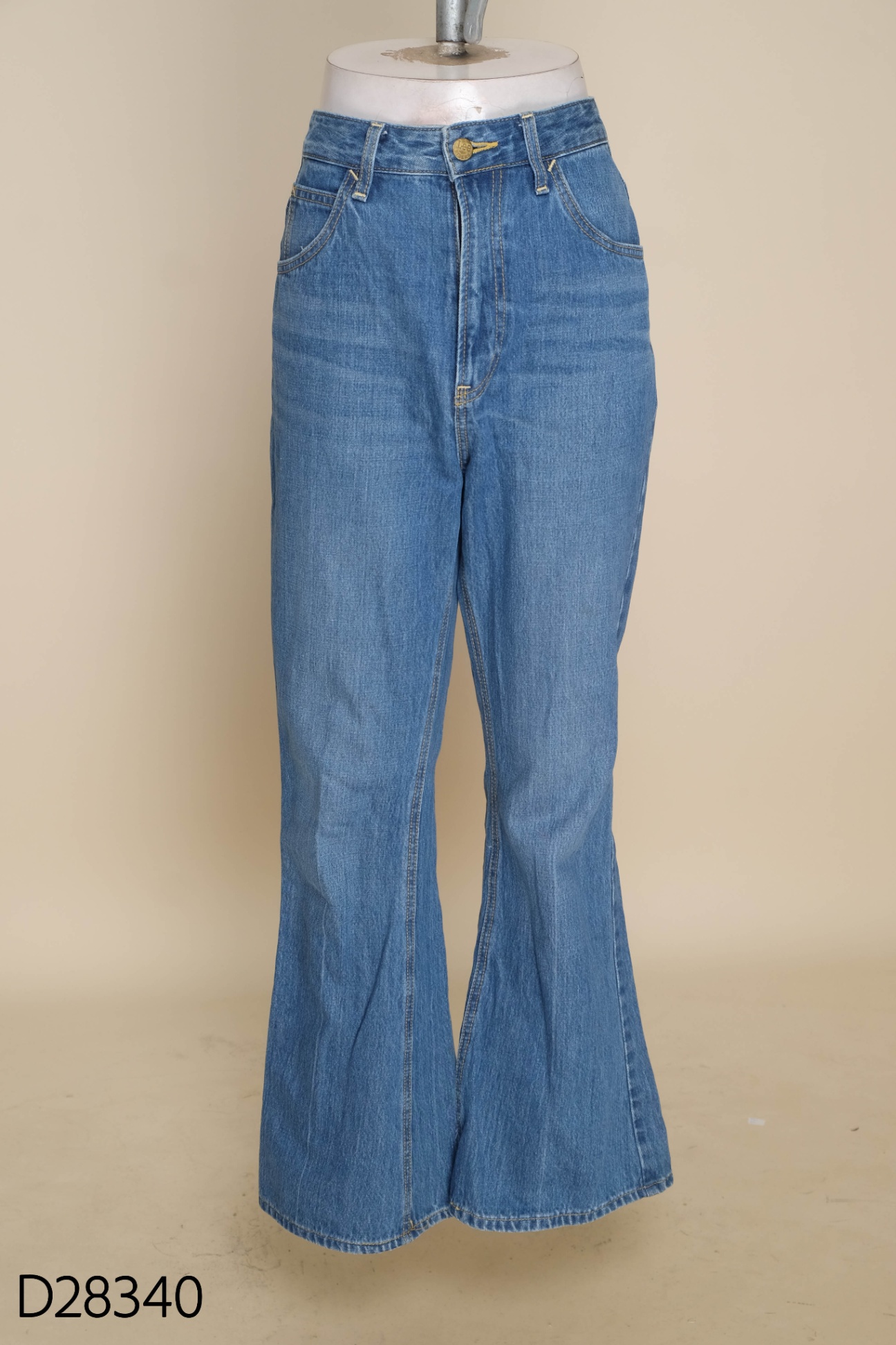 Quần jeans xanh trơn