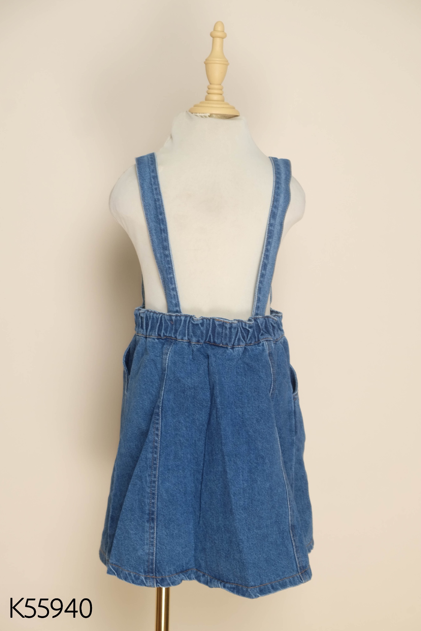 Váy yếm jeans xanh thêu hoa KIDS