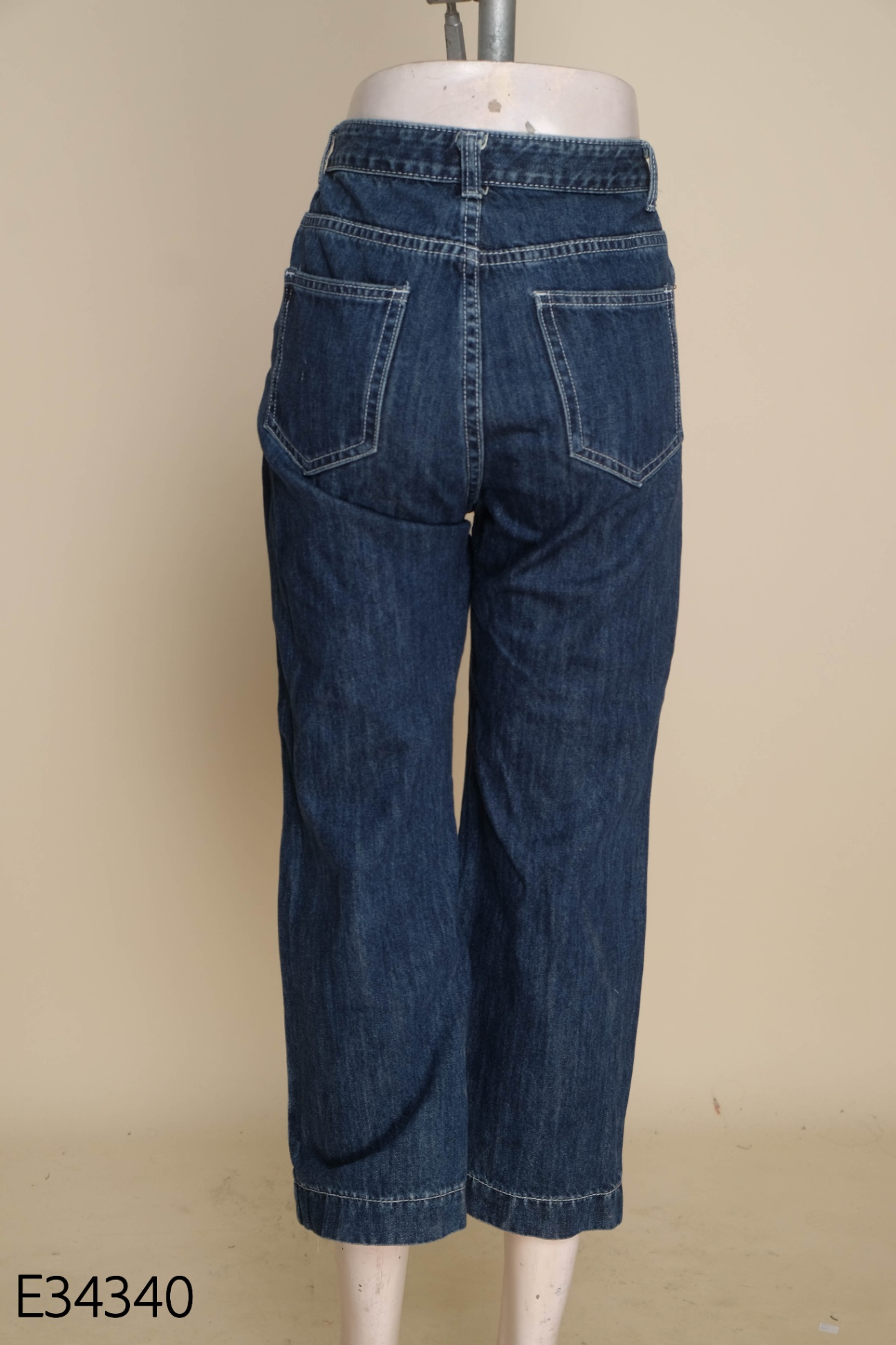 Quần jeans xanh đậm