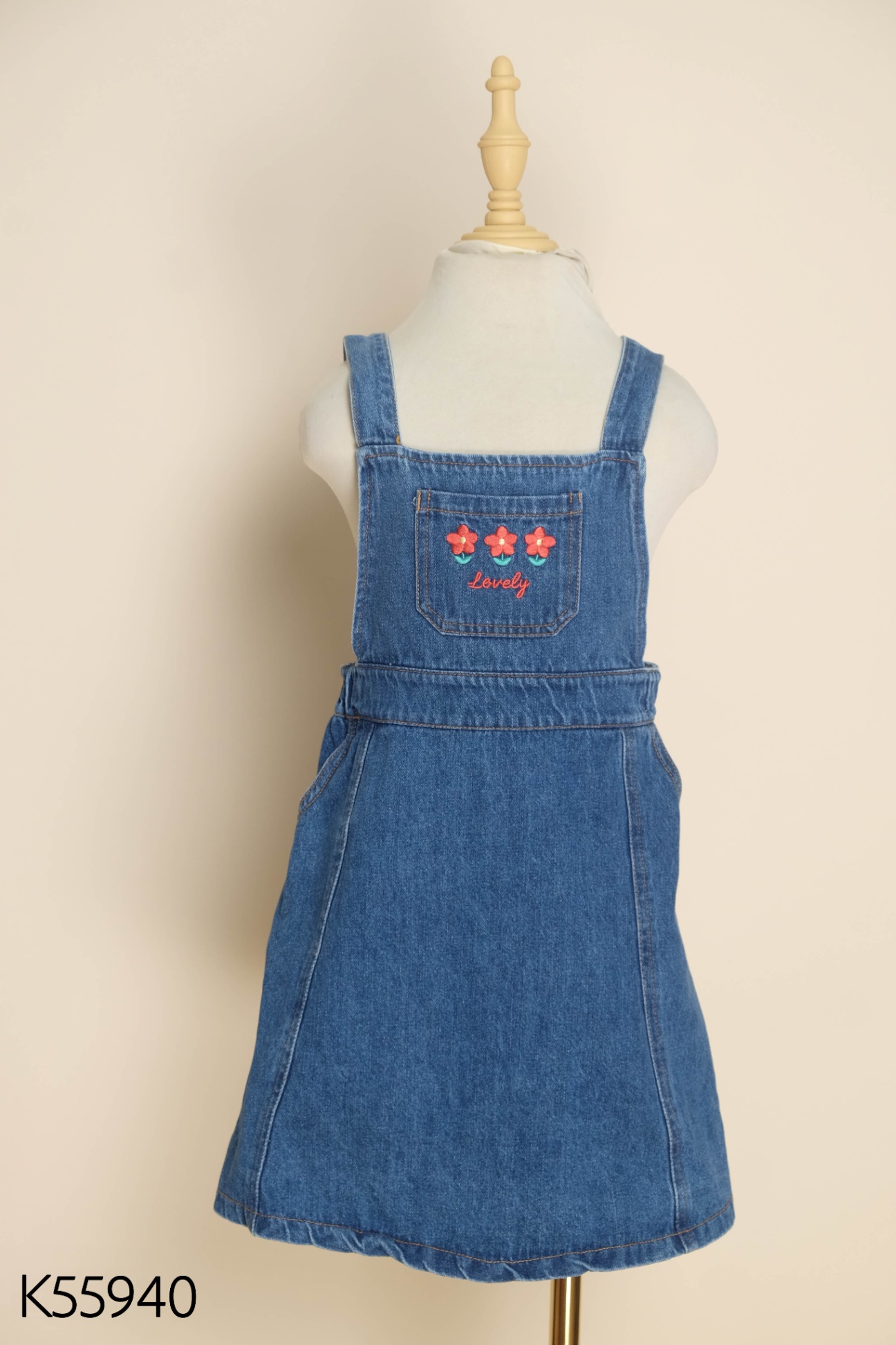 Váy yếm jeans xanh thêu hoa KIDS