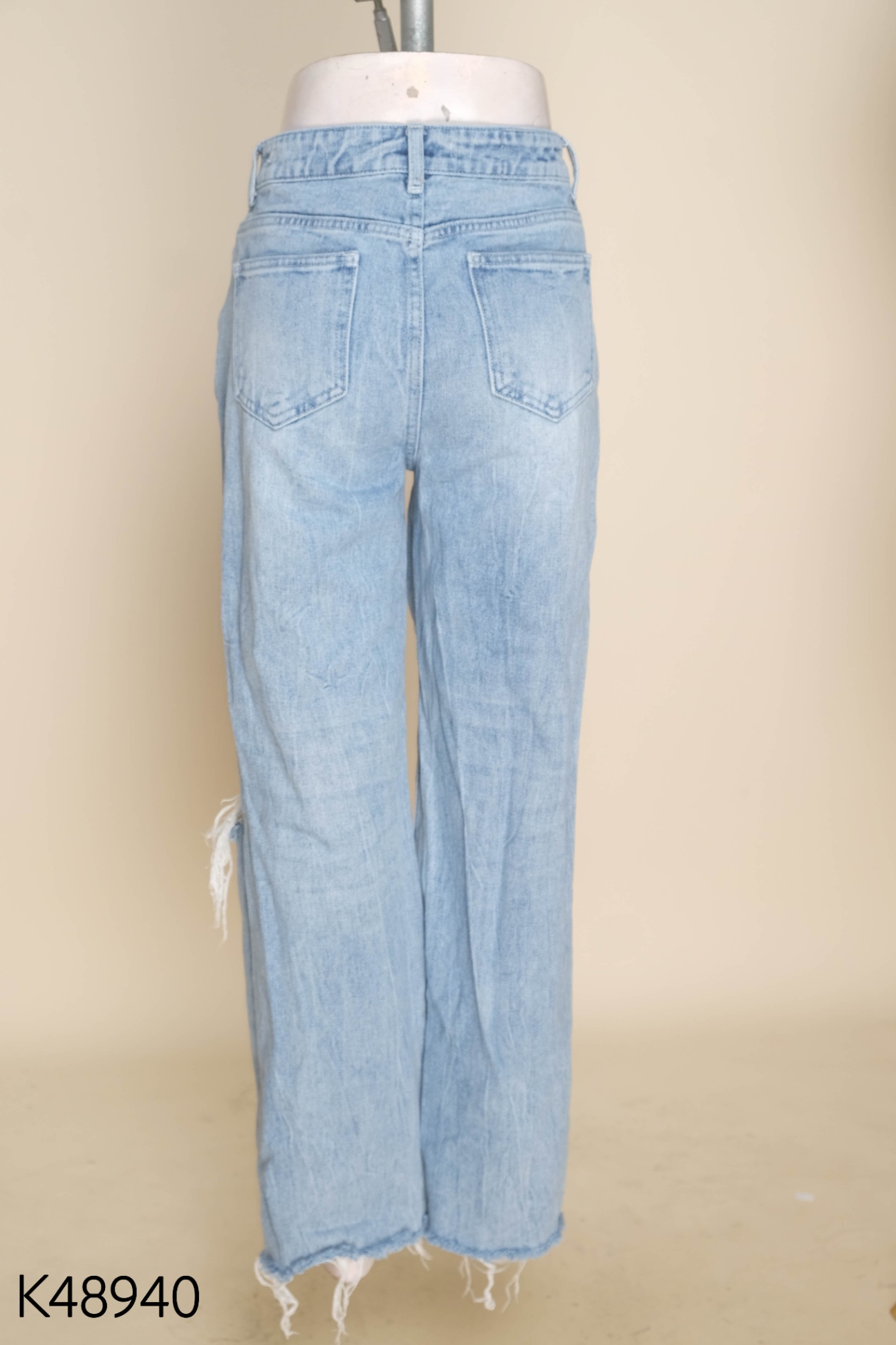 Quần jeans MASARA xanh rách