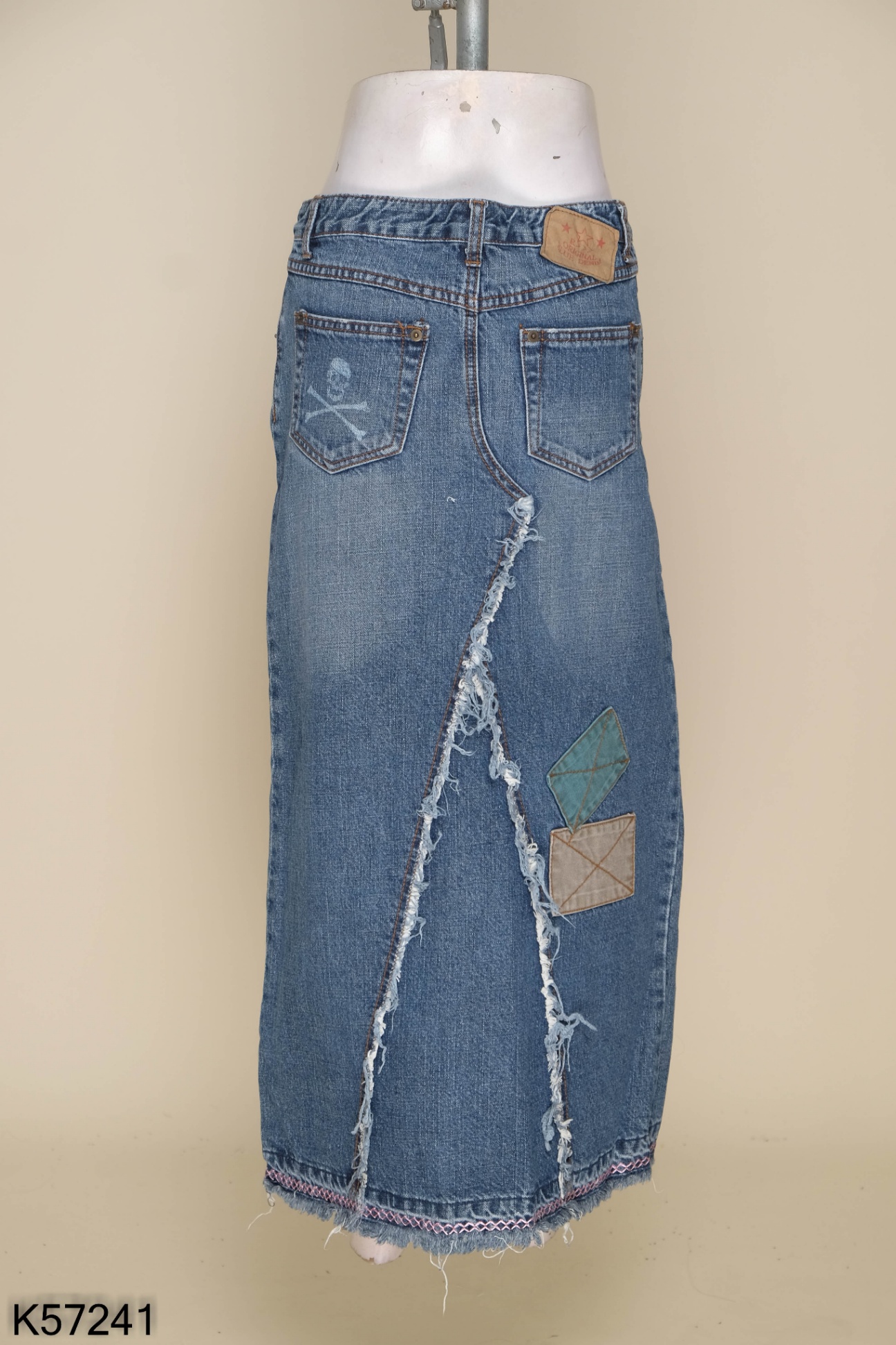 Chân váy jeans xanh dài tua rua