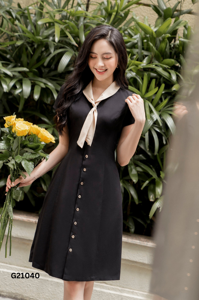 Váy đen REAL CLOTHING cổ be