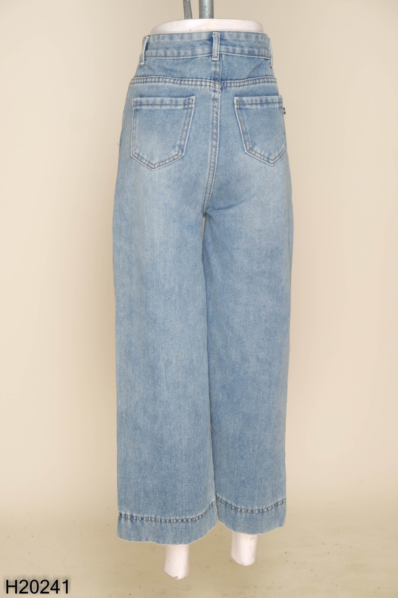 Quần jeans xanh trơn