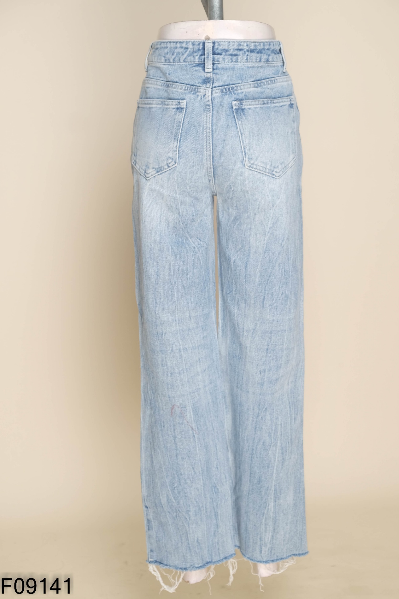 Quần jeans MASARA xanh rách