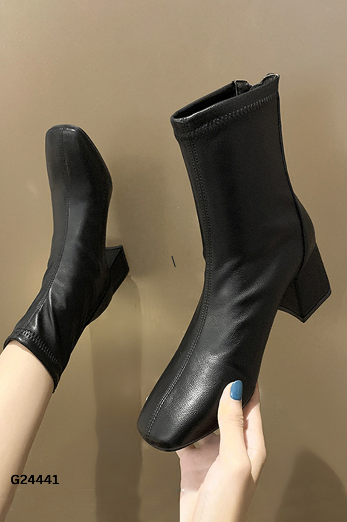 Boots cổ lỡ da đen