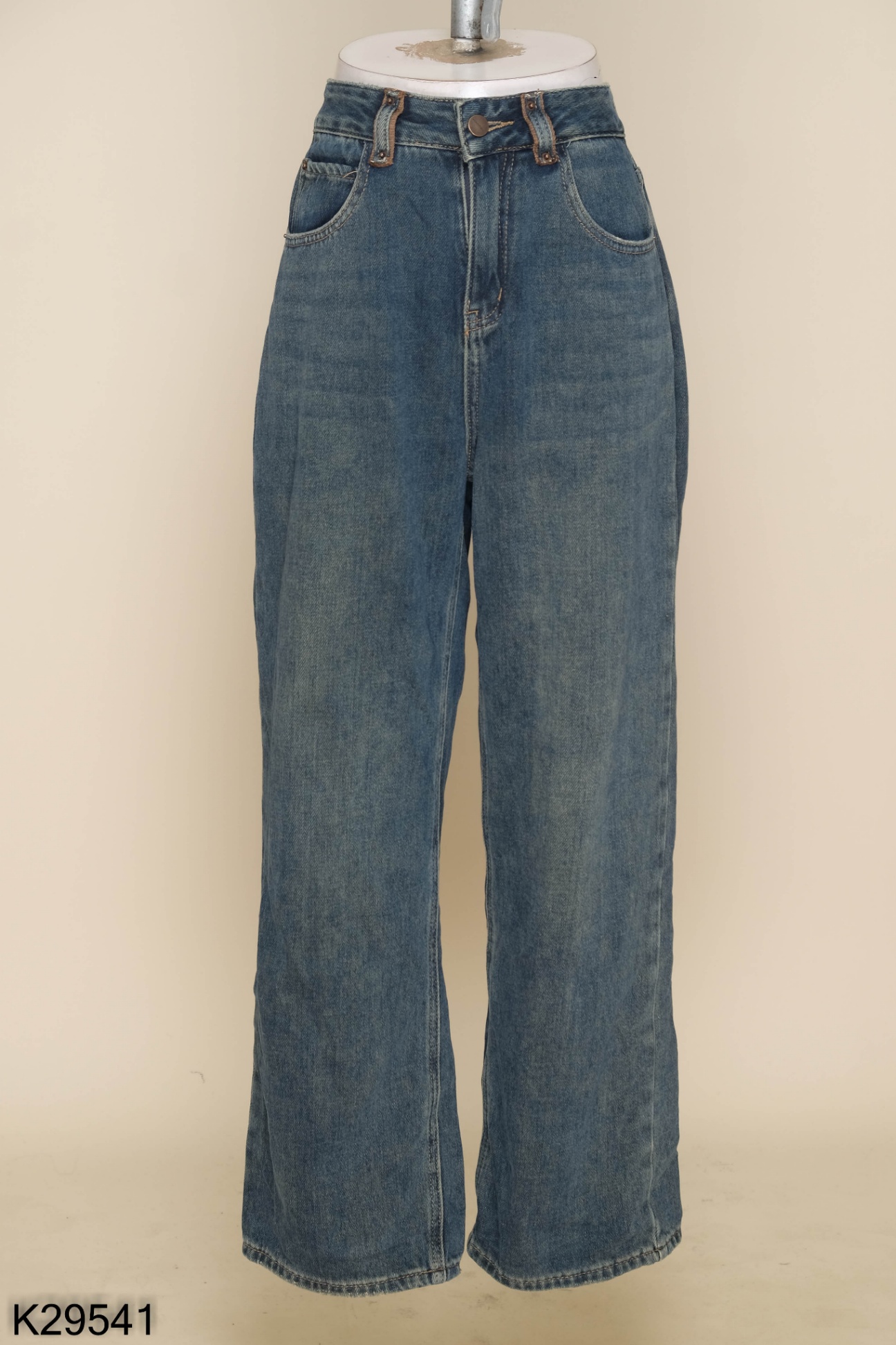 Quần jeans xanh trơn