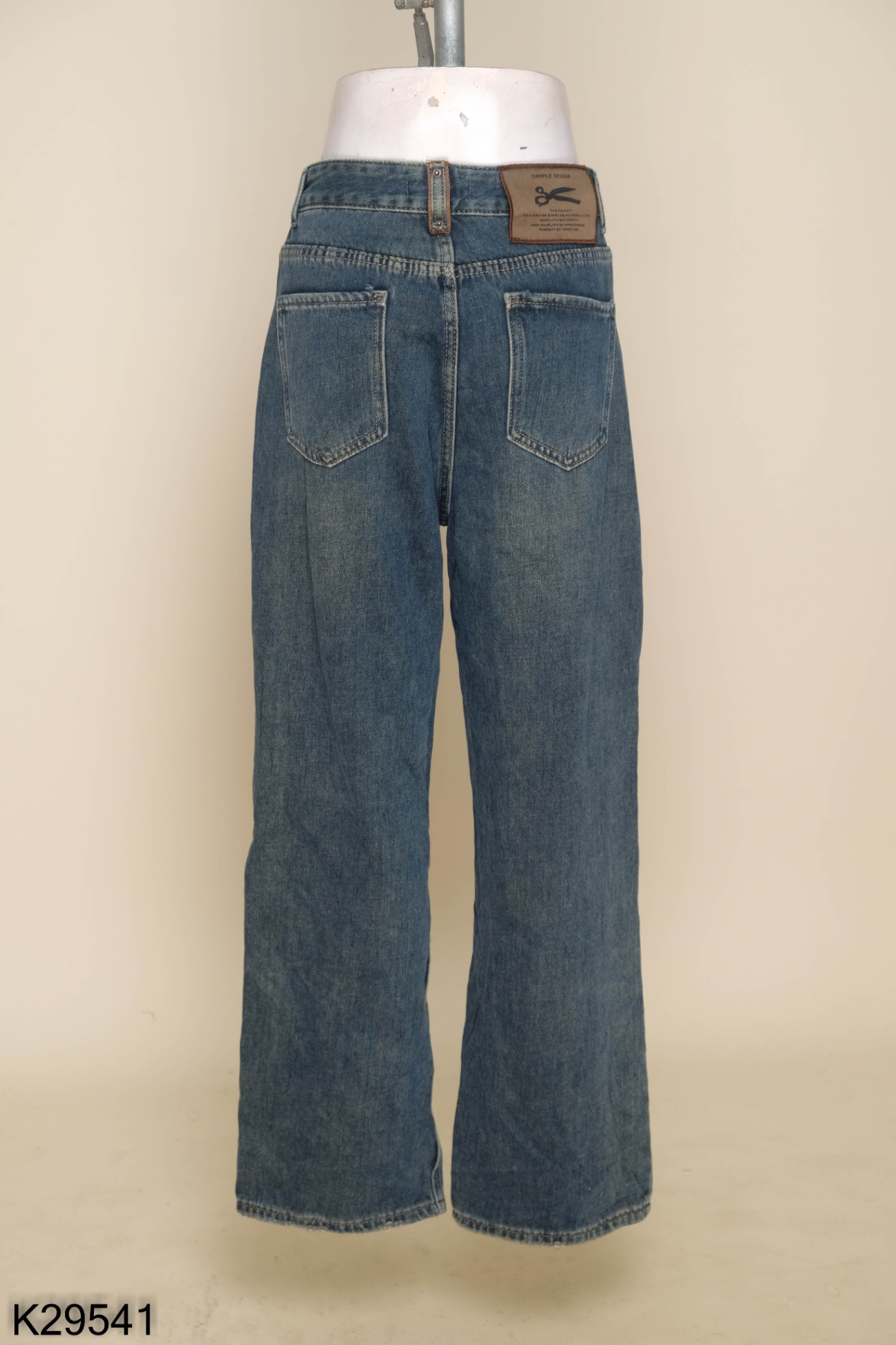 Quần jeans xanh trơn