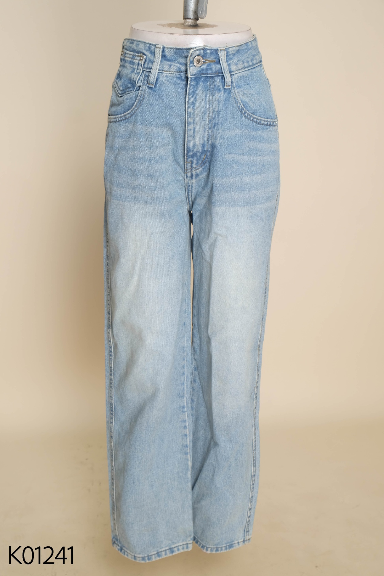 Quần jeans xanh trơn